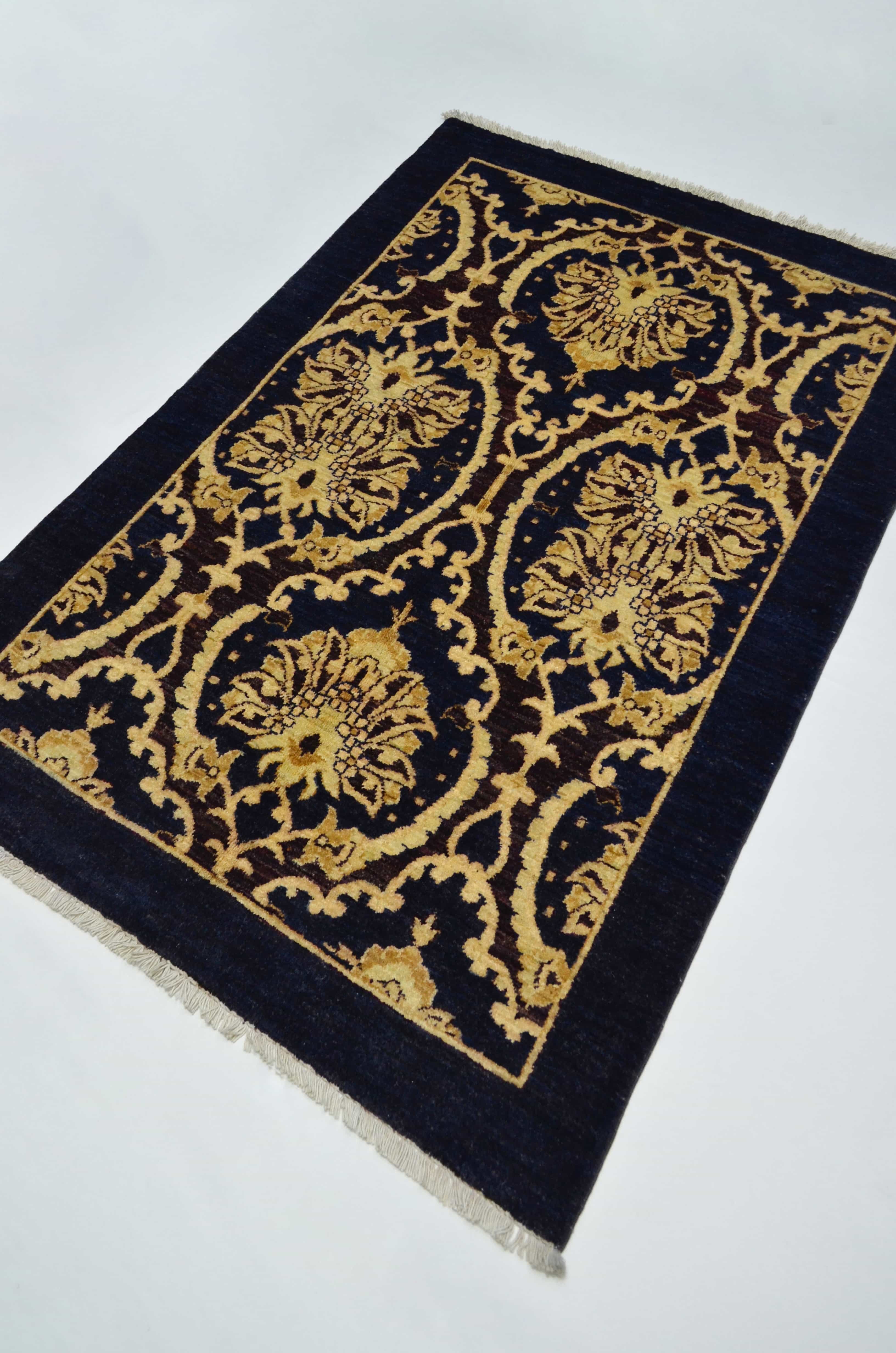 Uşak Ziegler El Dokuma Halı Siyah ve Altın Rengi 105x149 cm (1.56 m²)