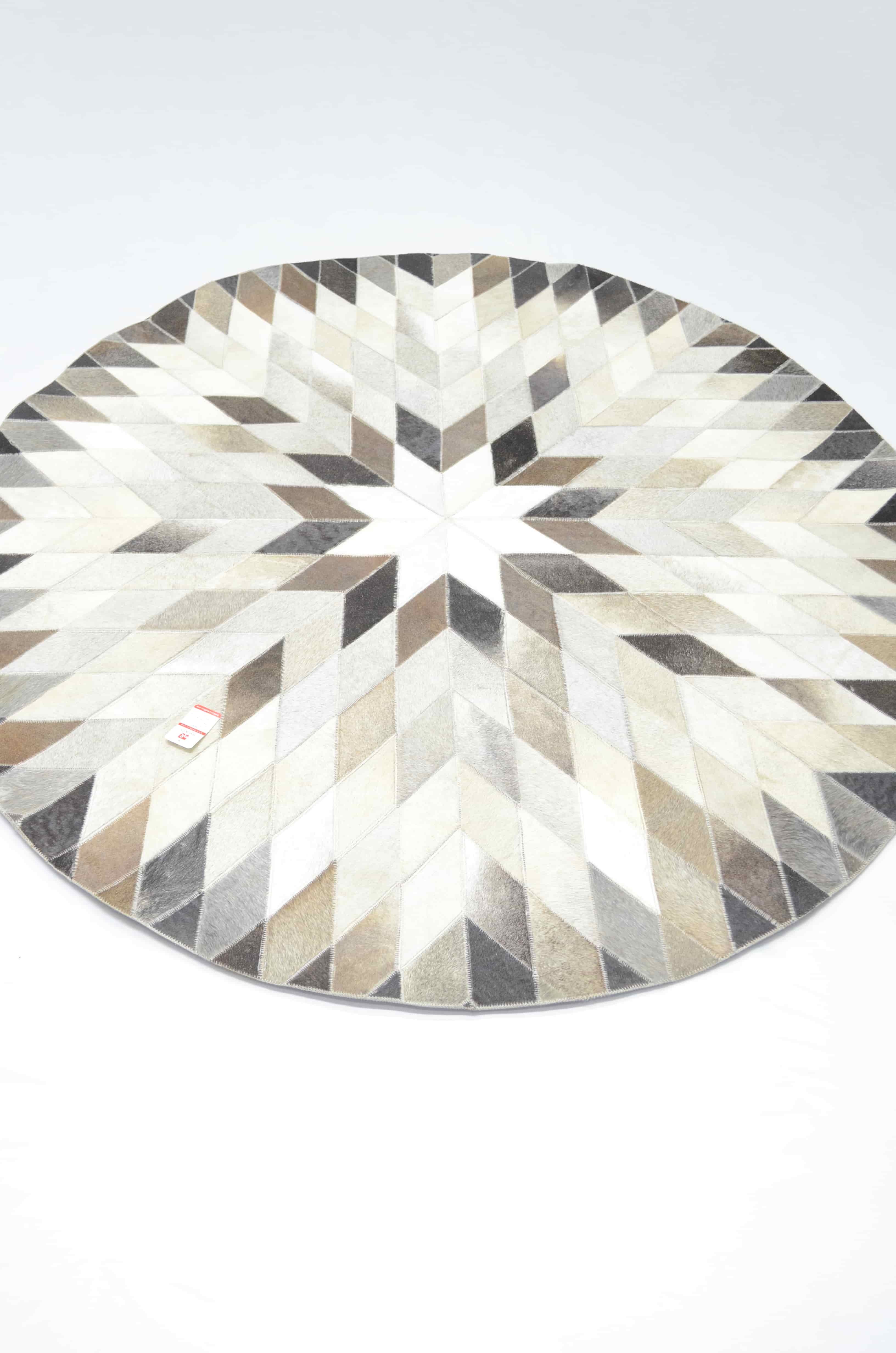 Krem ve Vizon Renk Baklava Desen Yuvarlak Deri Patchwork Halı 150x150 cm (2,25 m²)