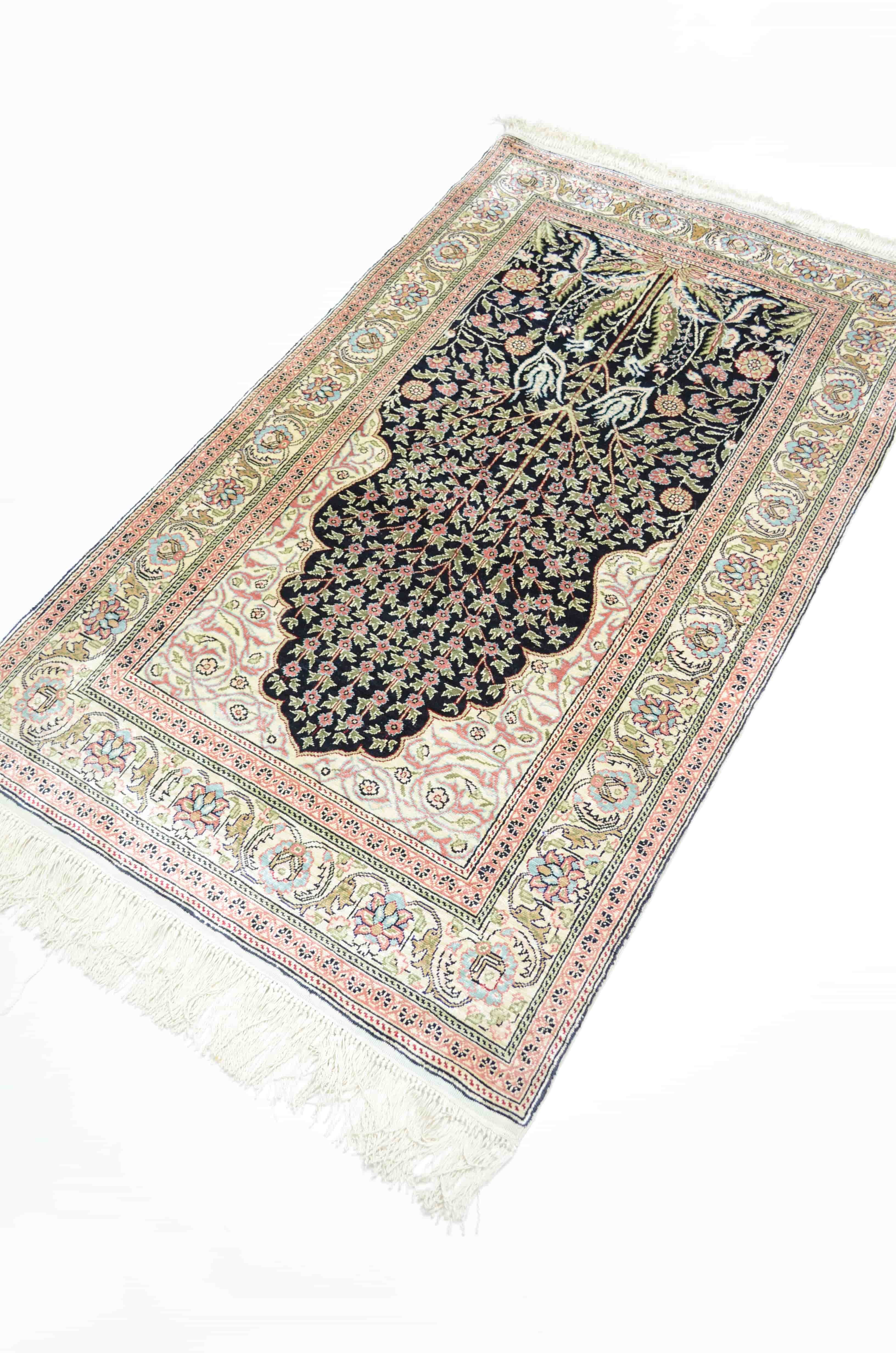 Saf İpekten El Dokuma Mihraplı Namazlık Kayseri Halısı 74x125 cm (0.92 m²)