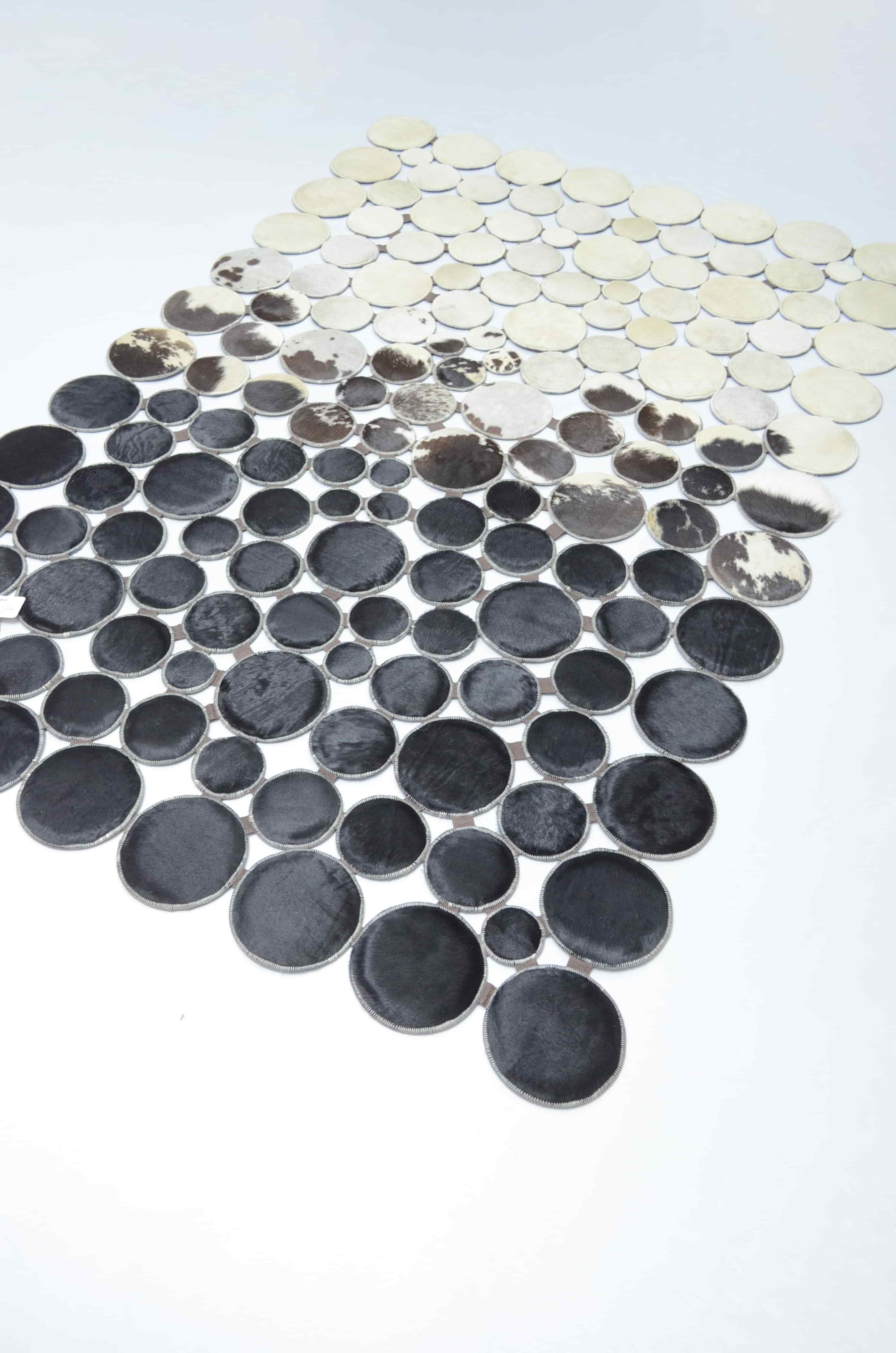 Siyah ve Beyaz Ombre Geçişli Deri Patchwork Halı 120x180 cm (2,16 m²)