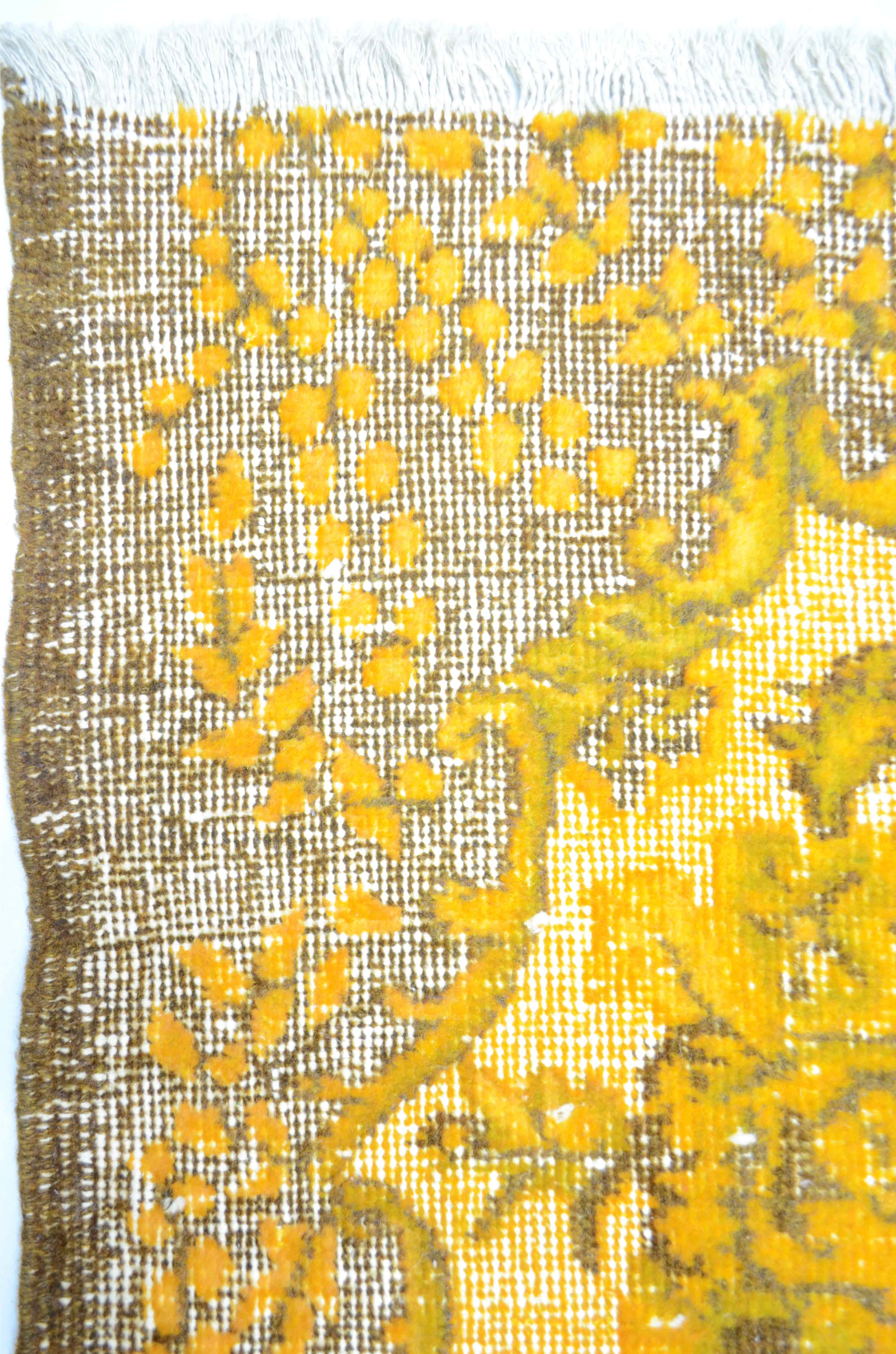 Yünden El Dokuma Sarı Renk Kabartmalı Vintage Isparta Halısı 116x203 cm (2,35 m²)