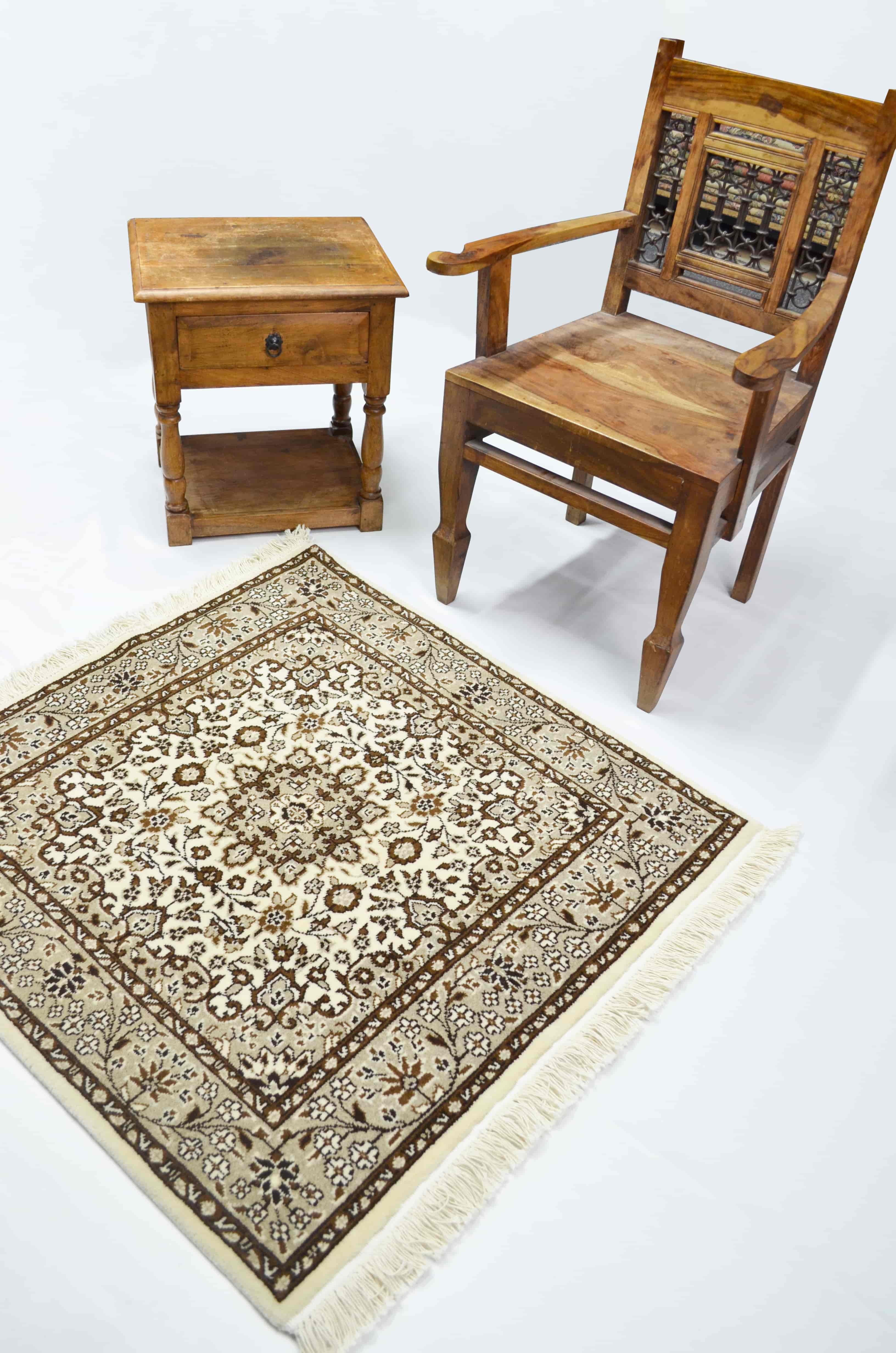 İran El Dokuma Madalyon Desenli Bej ve Kahverengi Yün Halı 100x100 cm (1 m²)