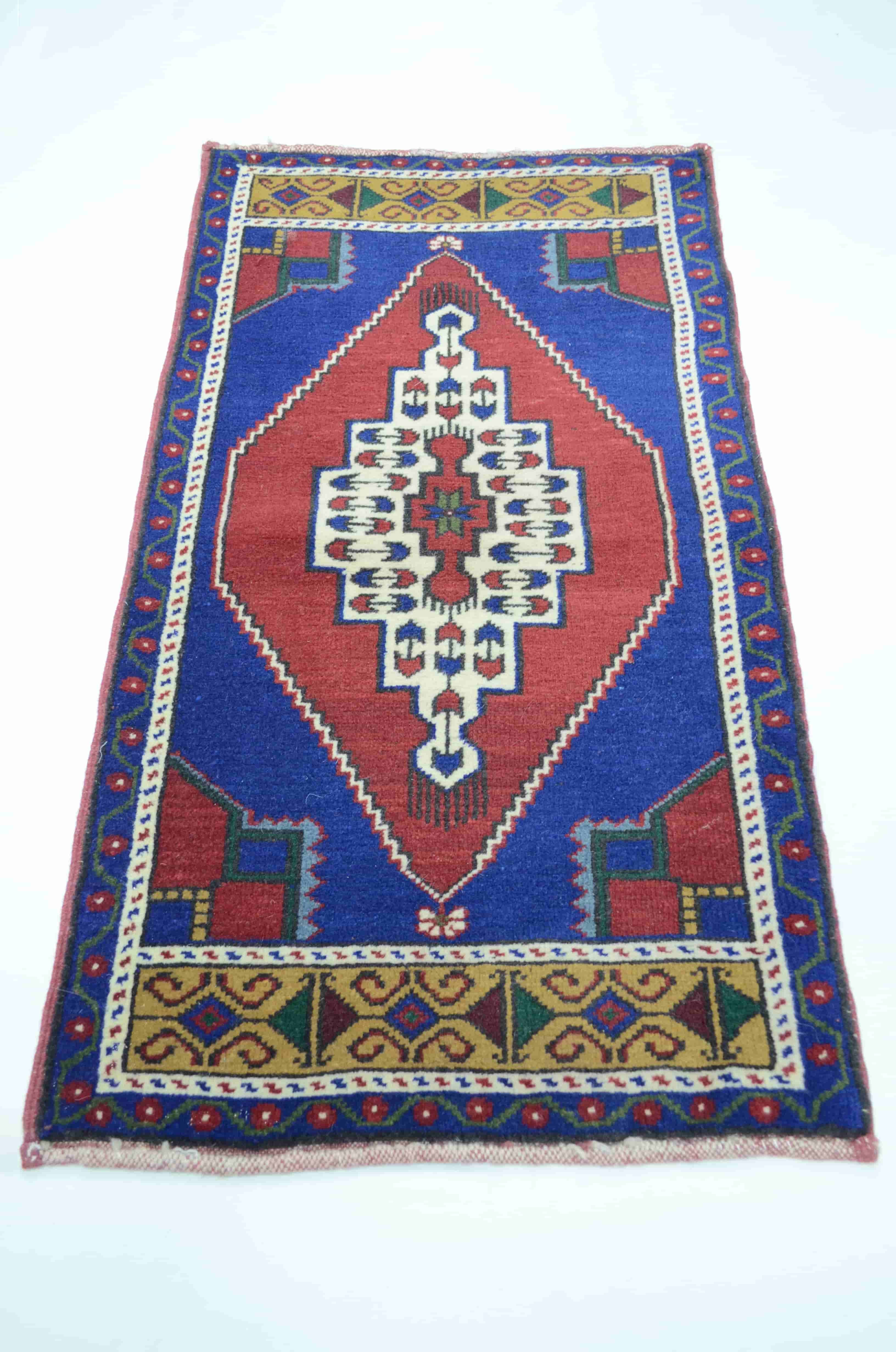 Taşpınar El Dokuma Bordo ve Lacivert Renk Yün Halı 59x98 cm (0,58 m²)