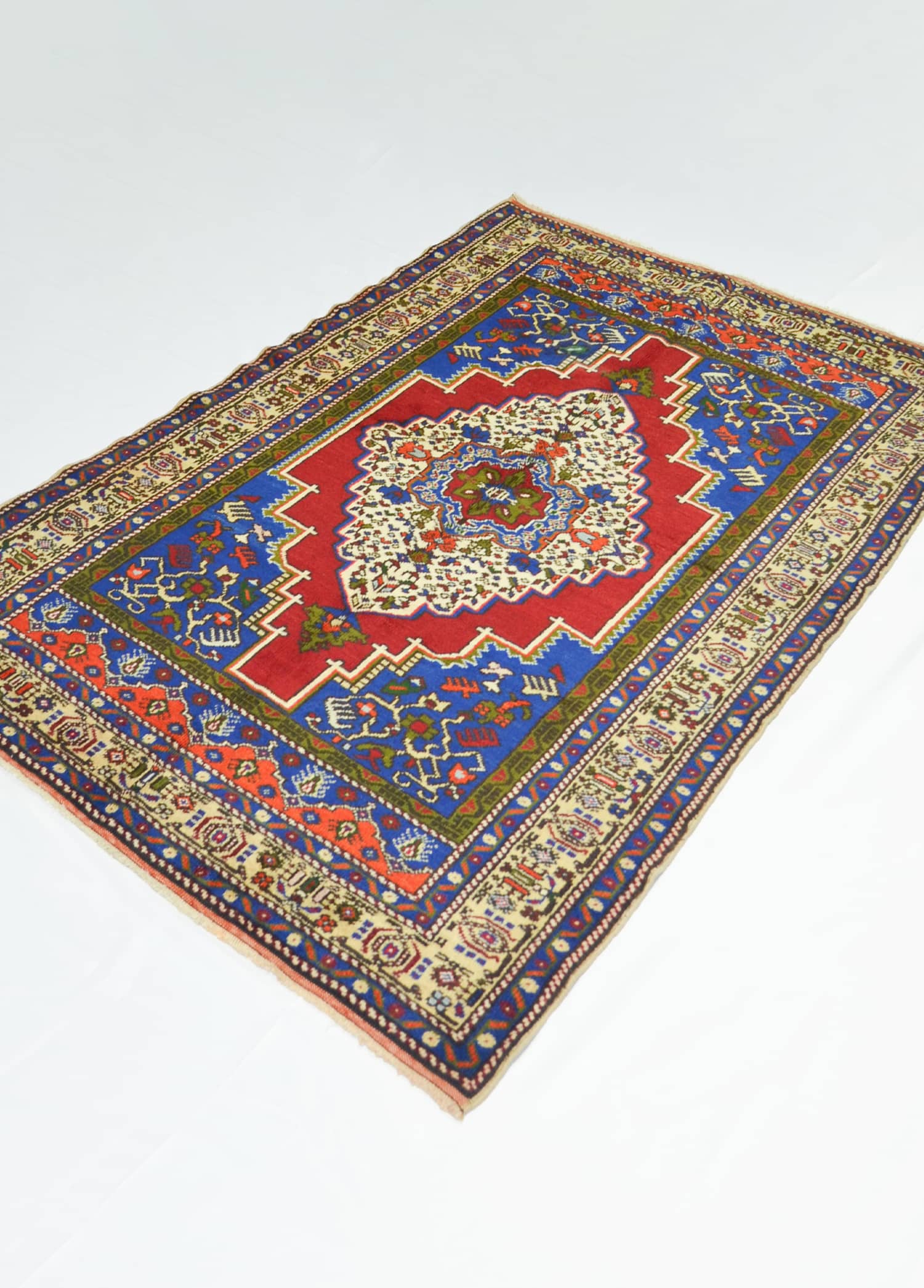 Taşpınar El Dokuma Madalyonlu Halı 126x201 cm (2.53 m²)
