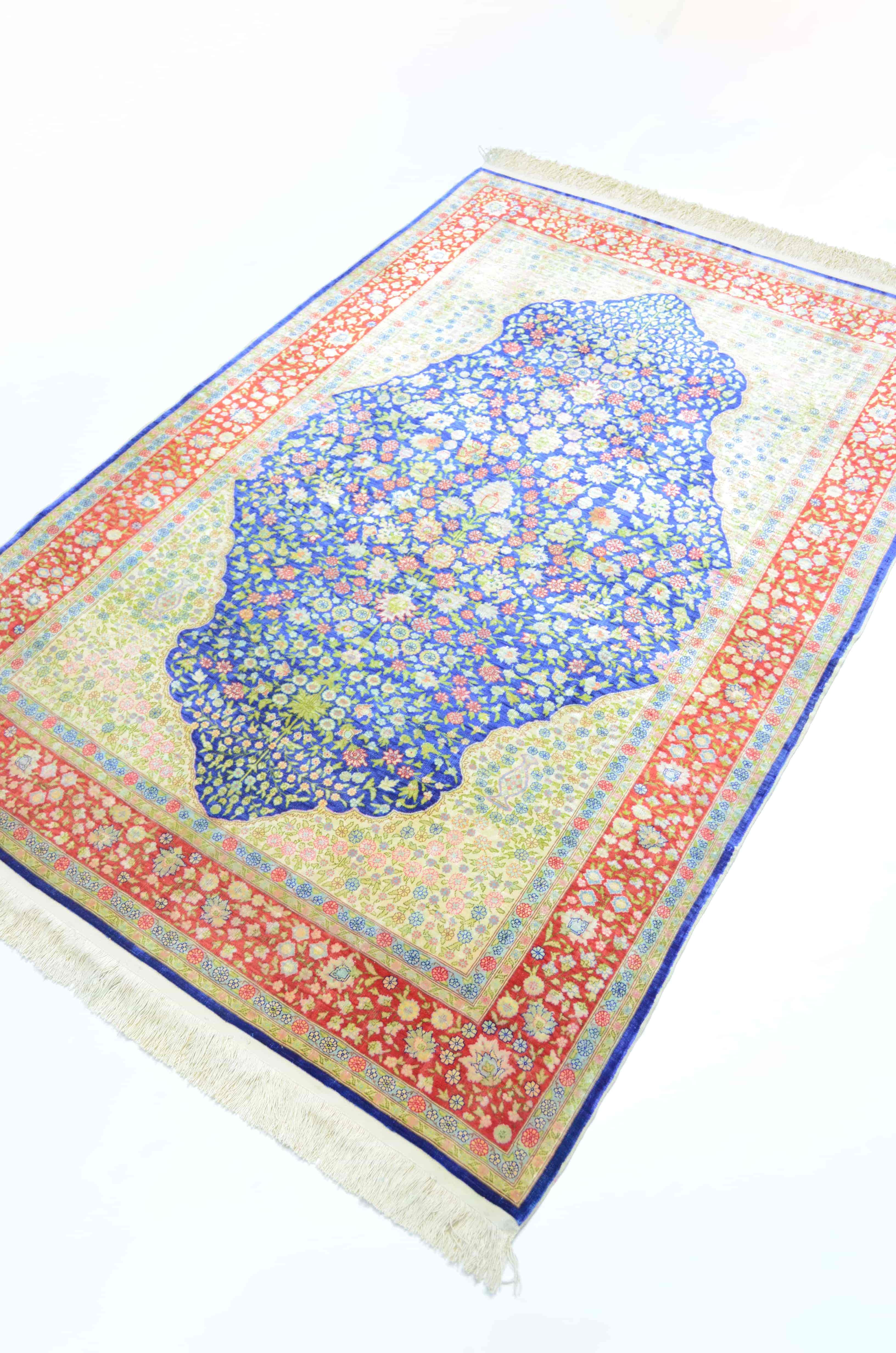 Saf İpekten El Dokuma Çeşmi Bülbül Desenli Hereke Halısı 108x164 cm (1.77 m²)