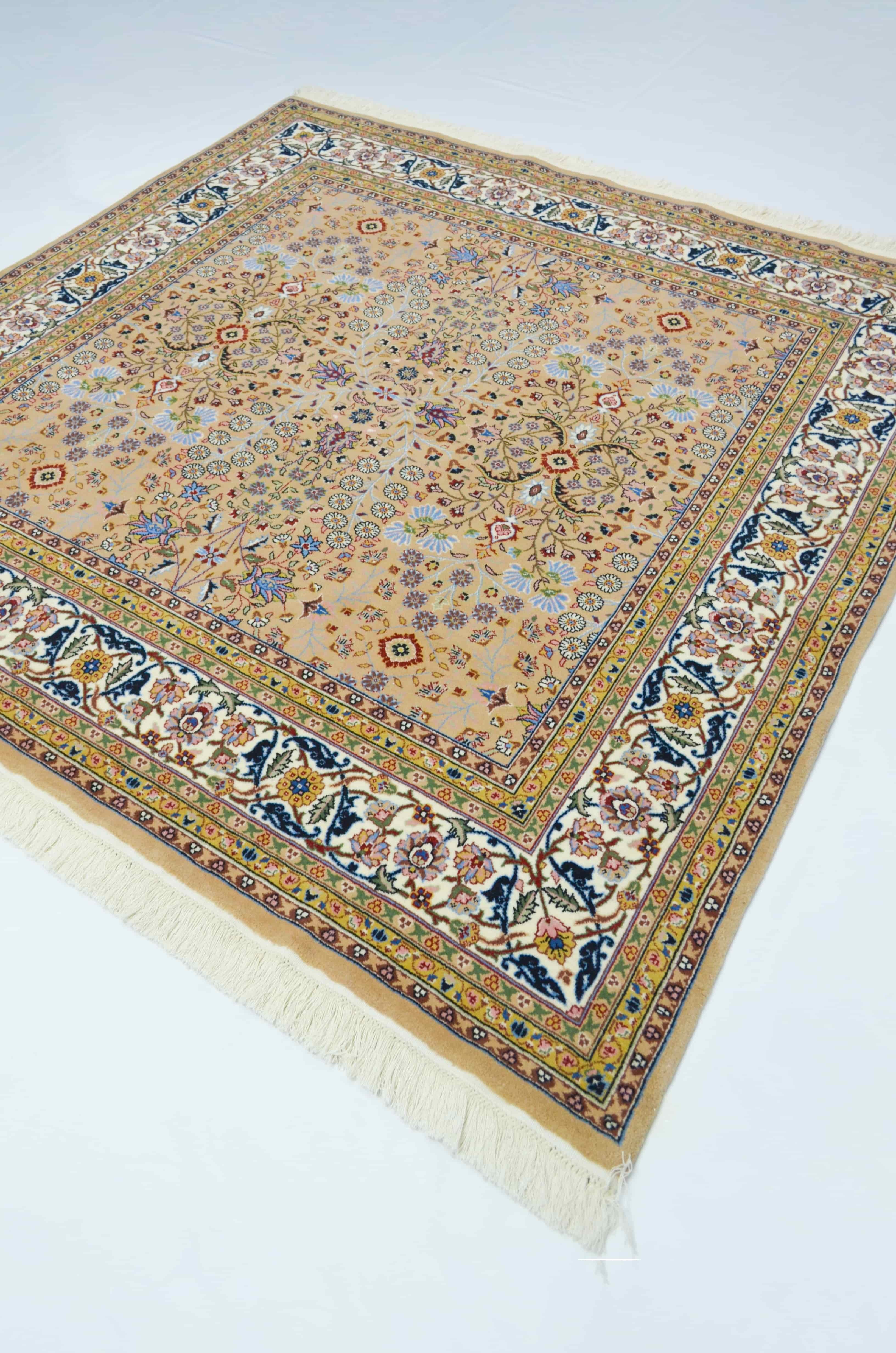 Yedi Dağın Çiçeği Desenli El Dokuma Deve Tüyü Rengi Kare Hereke Halısı 176x176 cm (3.09 m²)
