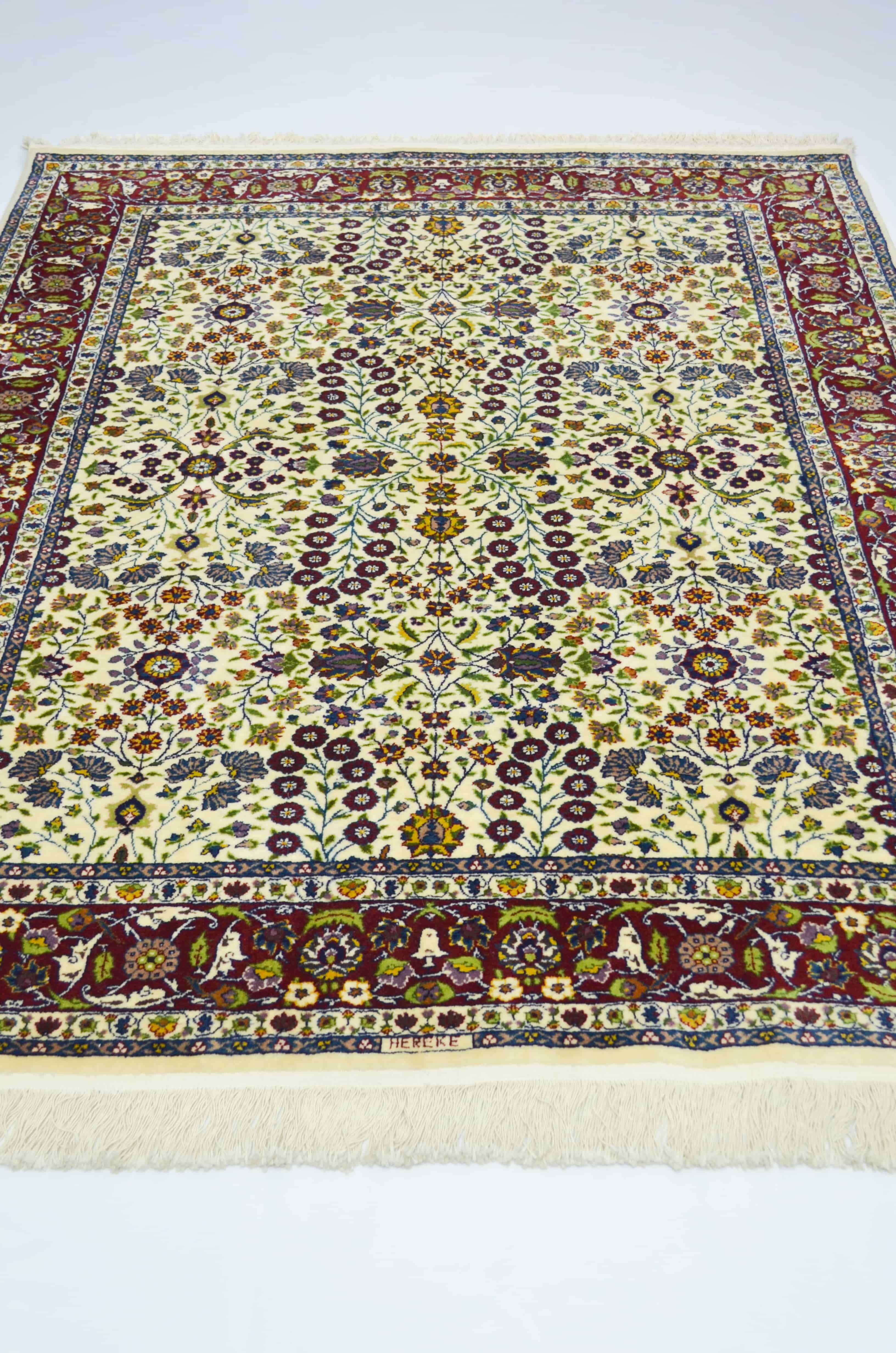 Yedi Dağın Çiçeği Desenli Krem Renk El Dokuma Hereke Halısı 145x175 cm (2.54 m²)