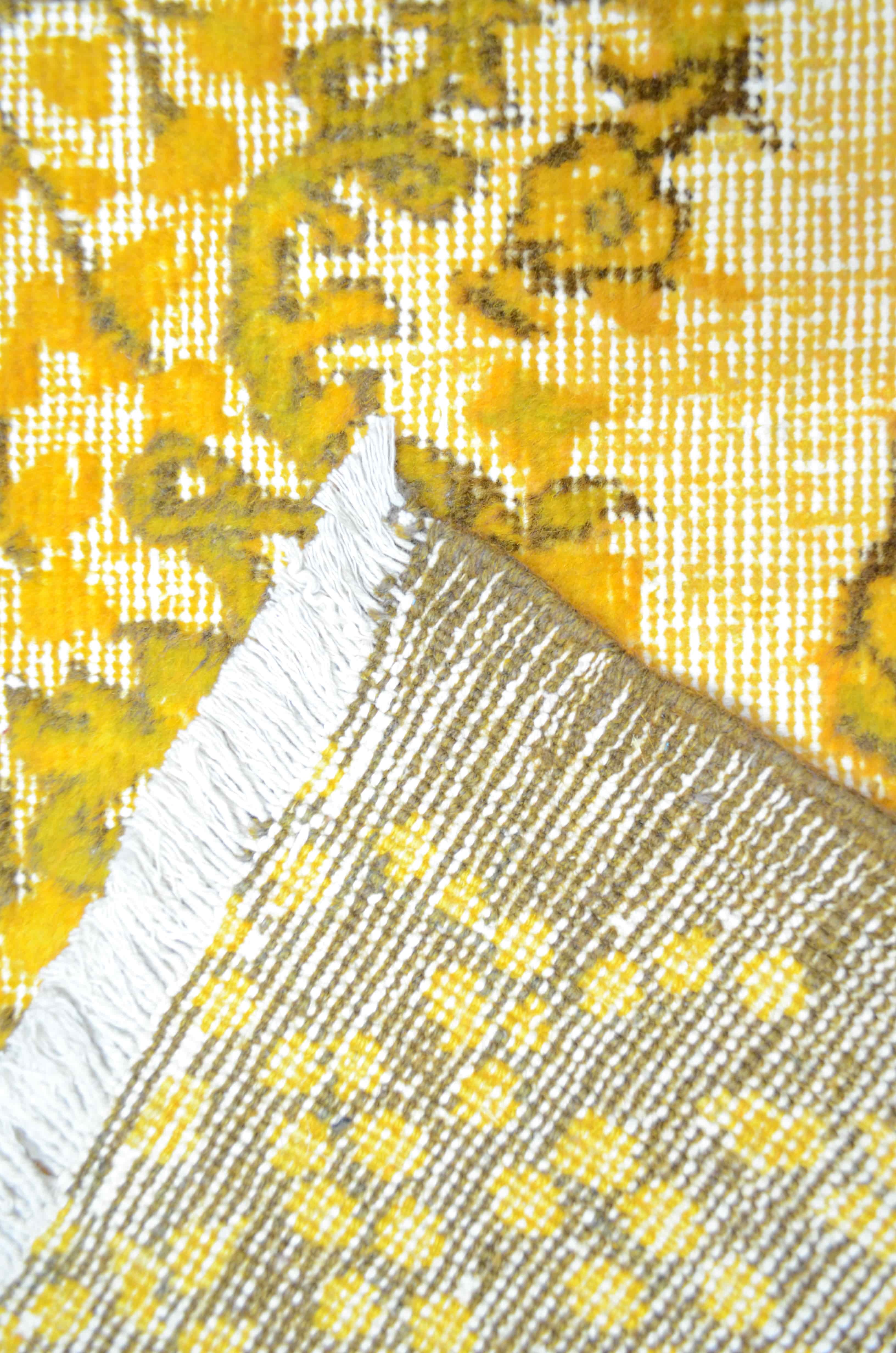 Yünden El Dokuma Sarı Renk Kabartmalı Vintage Isparta Halısı 116x203 cm (2,35 m²)