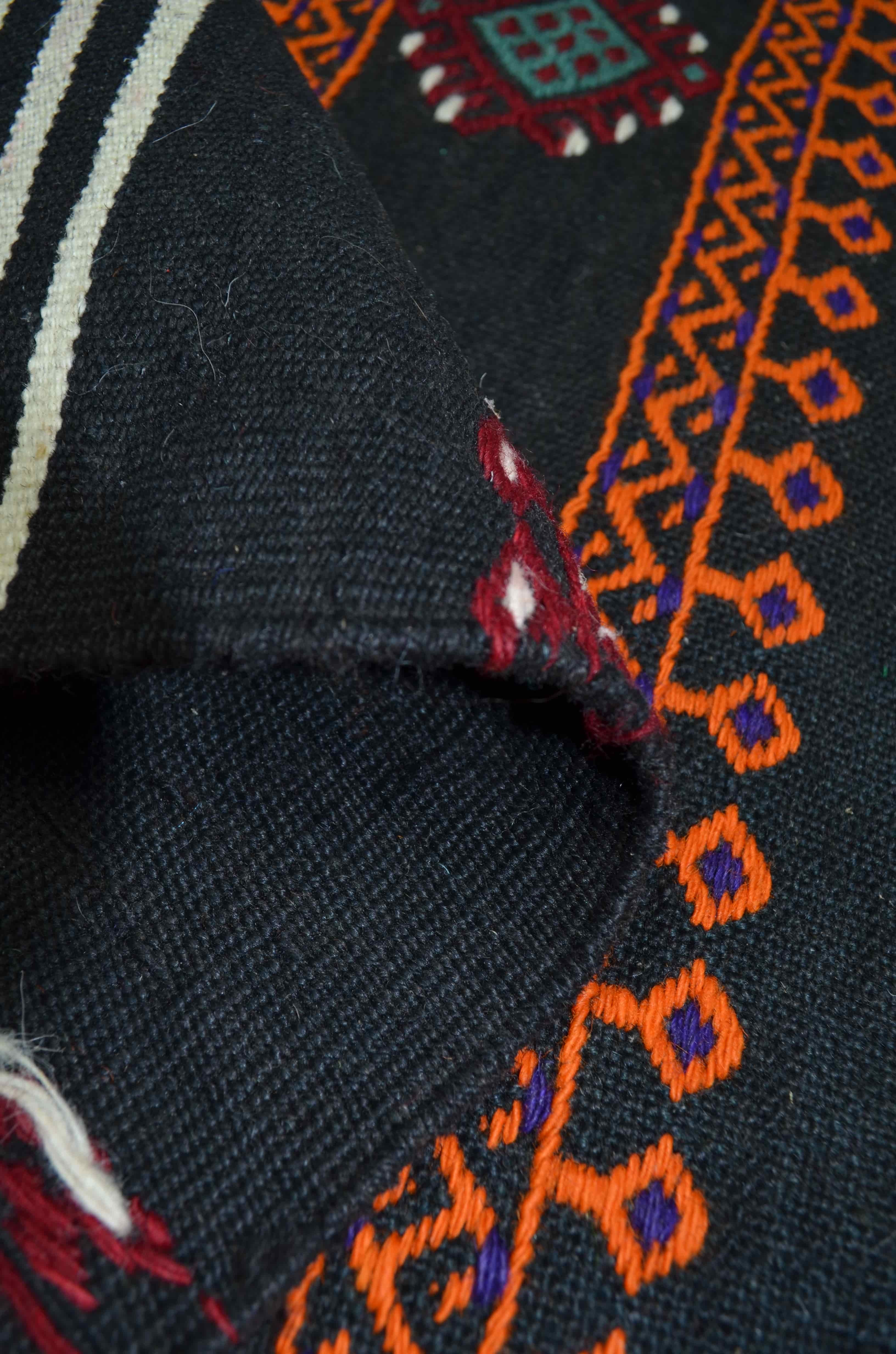 Yünden El Dokuma Siyah Renk Antika Kilim 58x112 cm (0,65 m²)