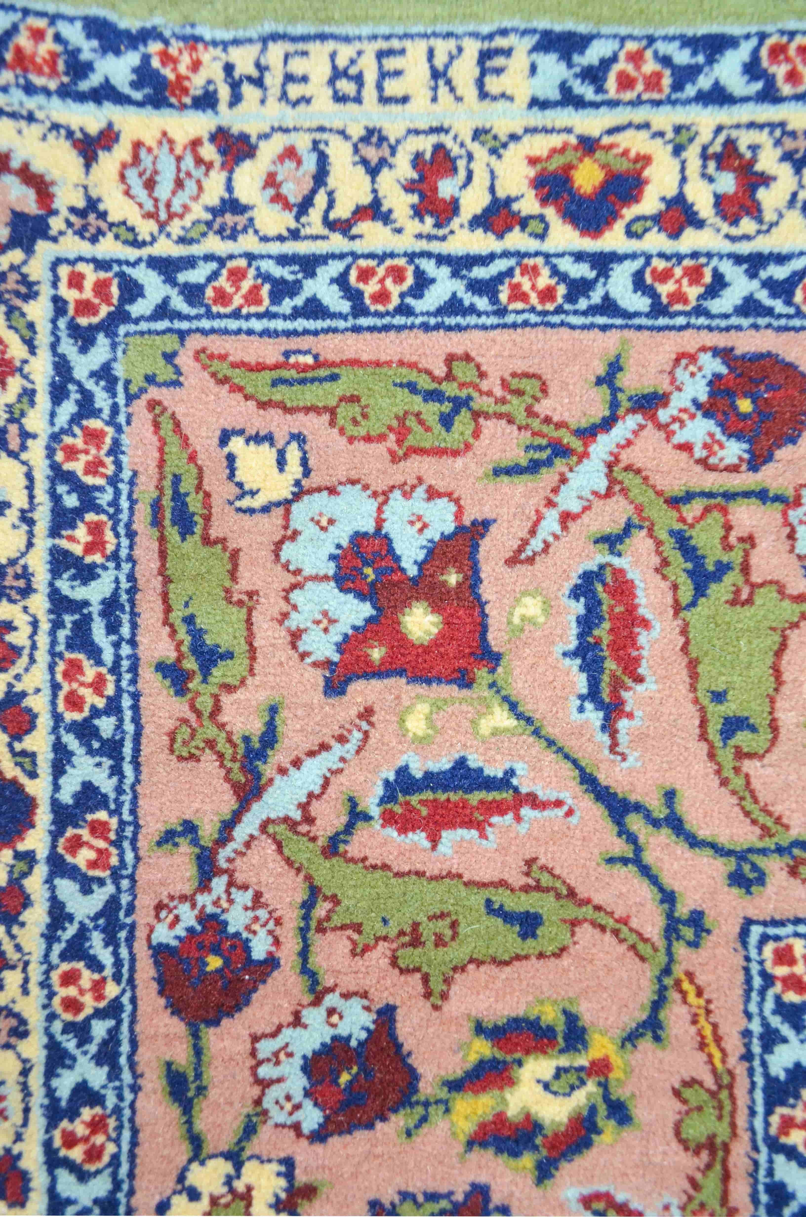 Yedi Dağın Çiçeği Desenli Pembe ve Yeşil Renk El Dokuma Hereke Halısı 138x204 cm (2.82 m²)