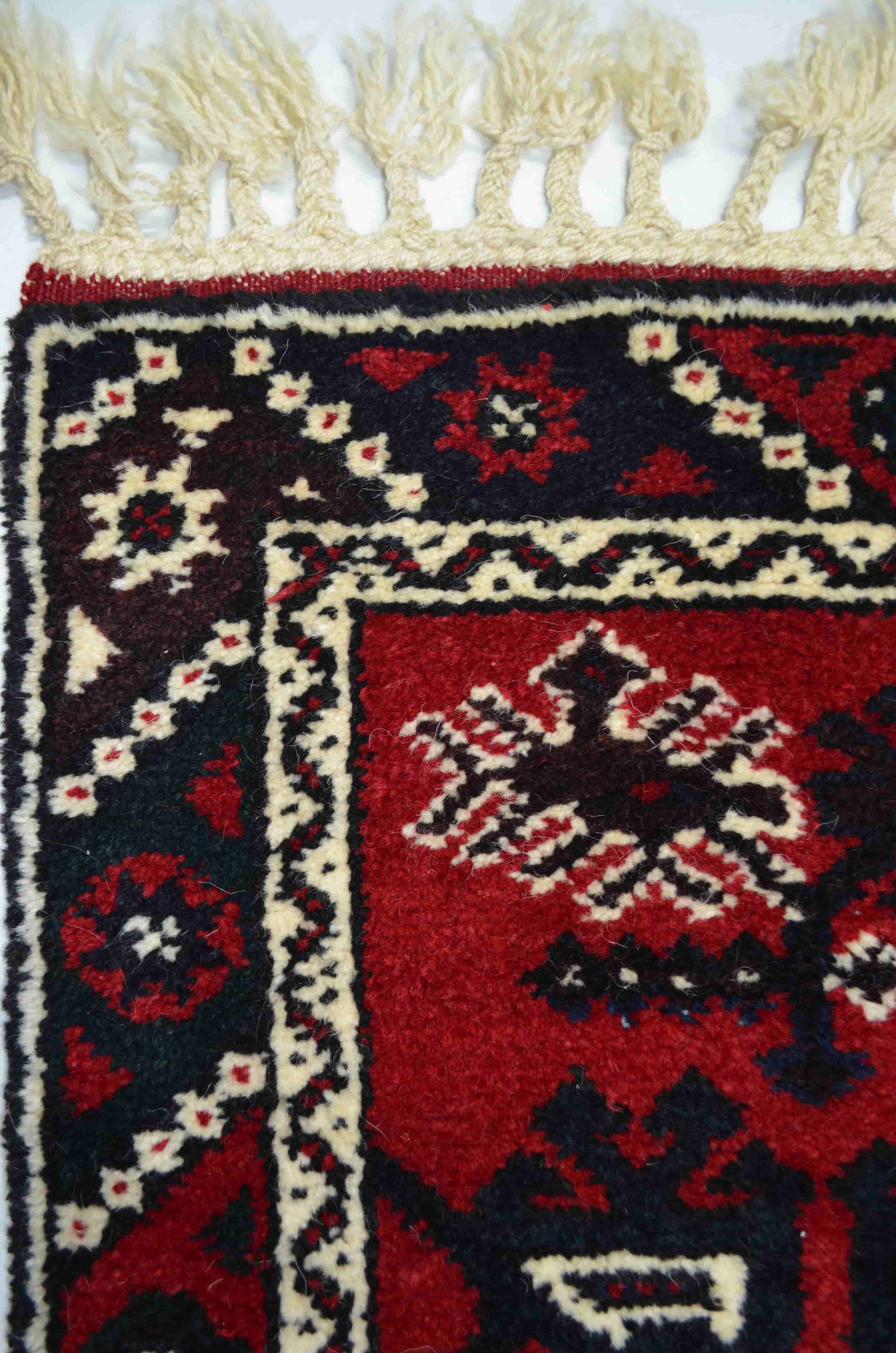 El Dokuma Kırmızı Renk Döşemealtı Halısı 83x122 cm (1.01 m²)