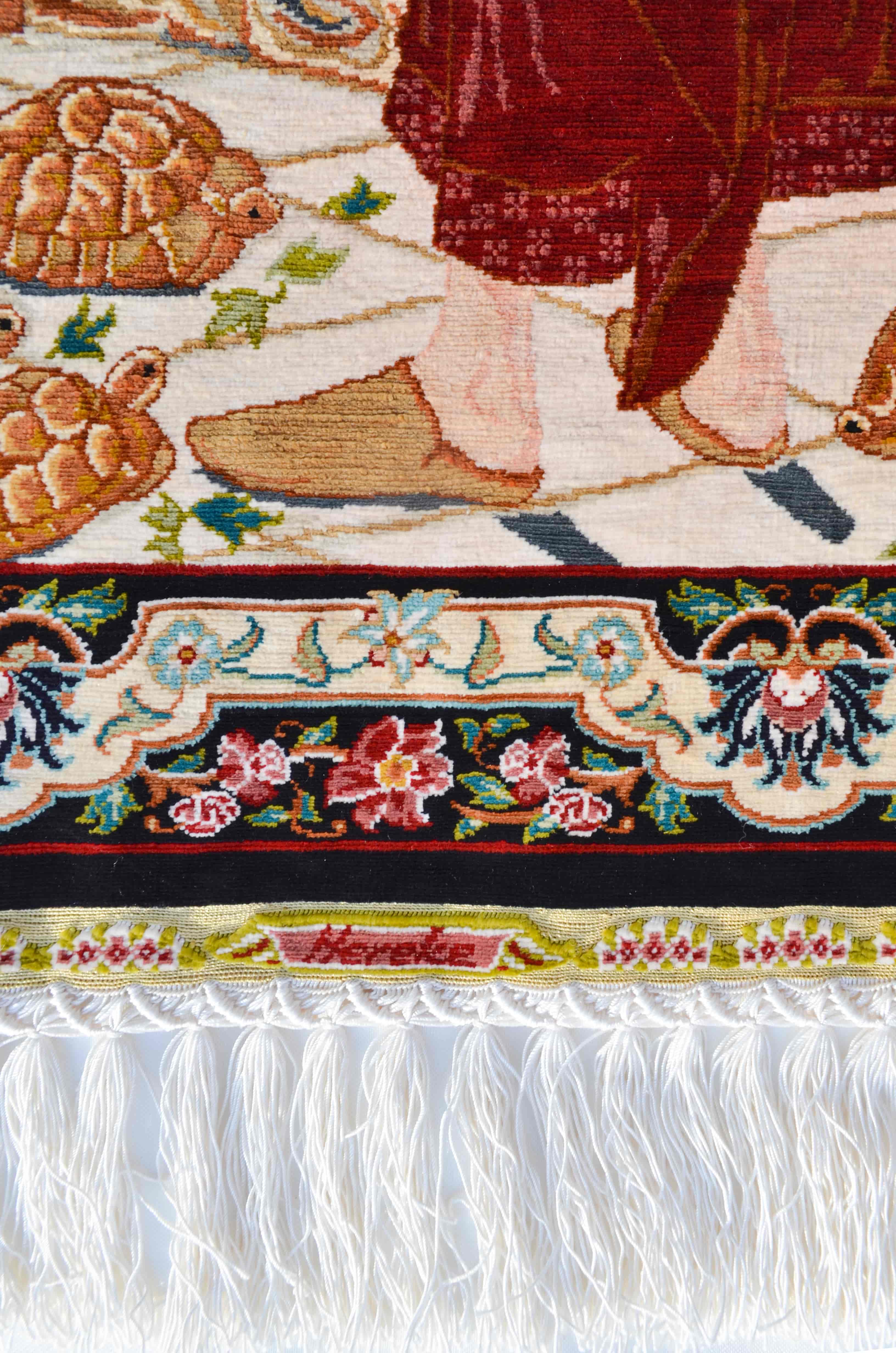 Kaplumbağa Terbiyecisi Desenli Saf İpek El Dokuma Duvar Halısı (36x60 cm)