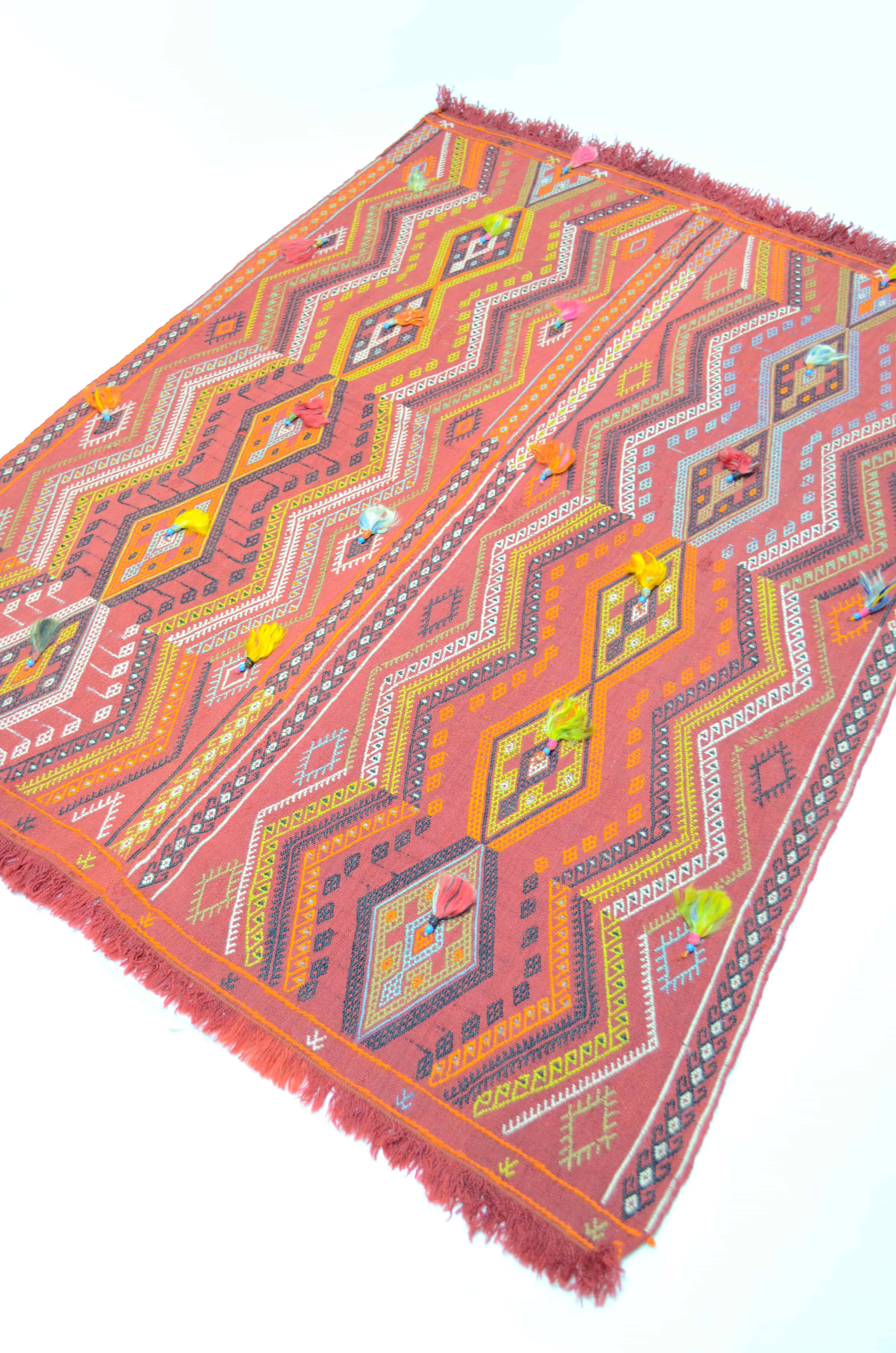 El Dokuma Boncuklu Kırmızı Renk Sivas Cicim Kilim 113x143 cm (1.62 m²)