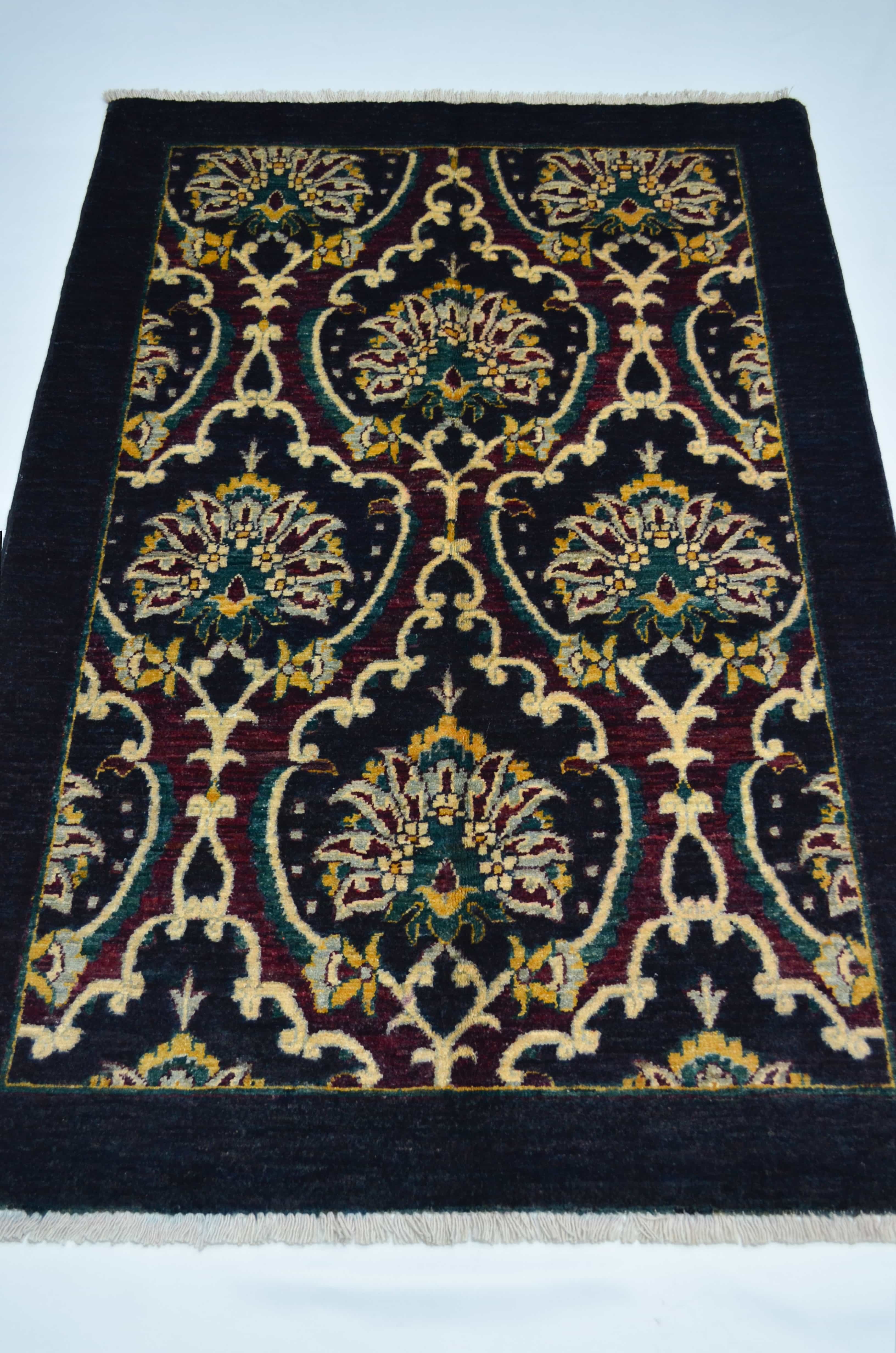 Uşak Ziegler El Dokuma Halı Siyah, Bordo ve Yeşil Renk 104x153 cm (1.59 m²)