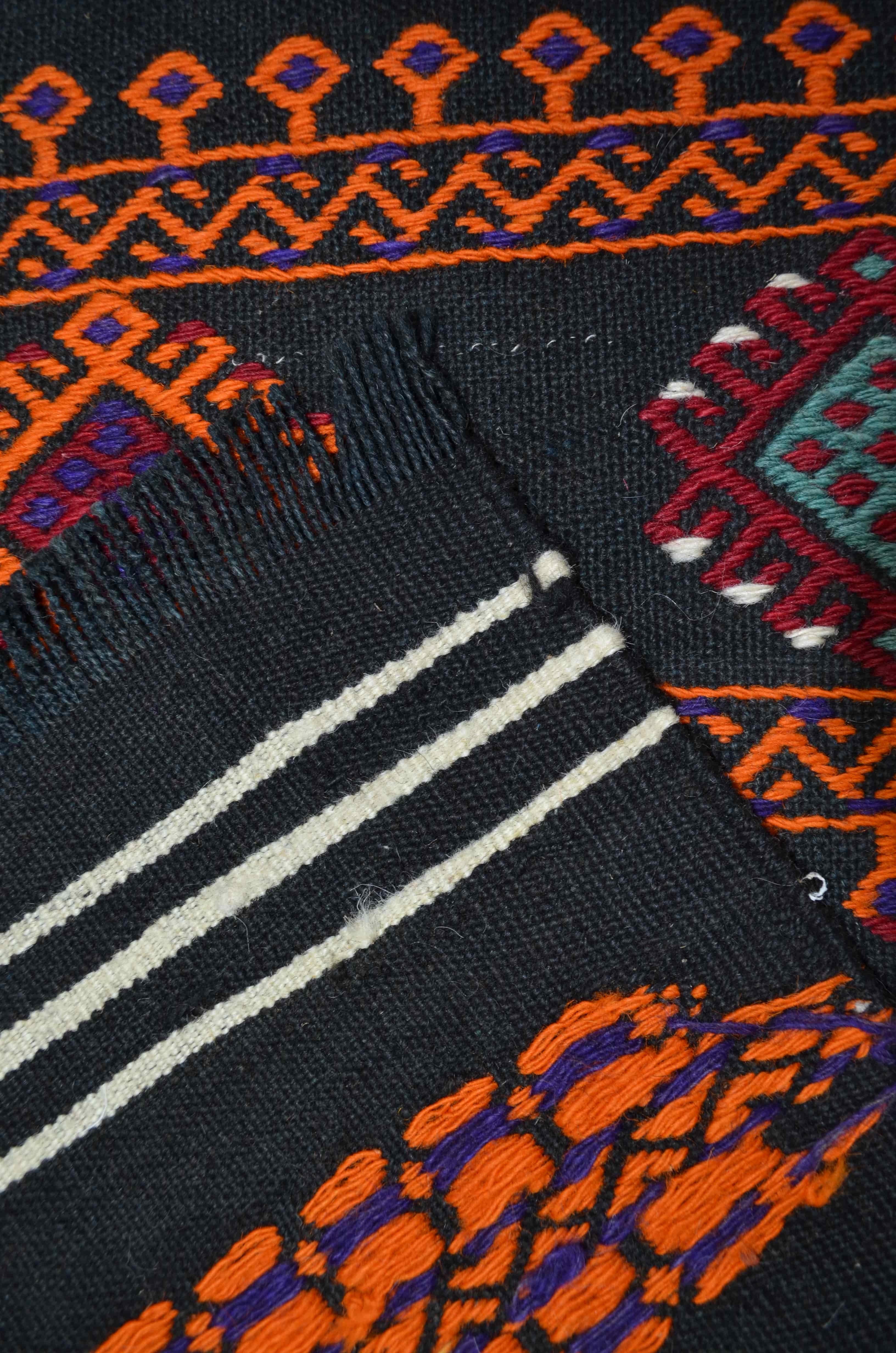 Yünden El Dokuma Siyah Renk Antika Kilim 58x112 cm (0,65 m²)