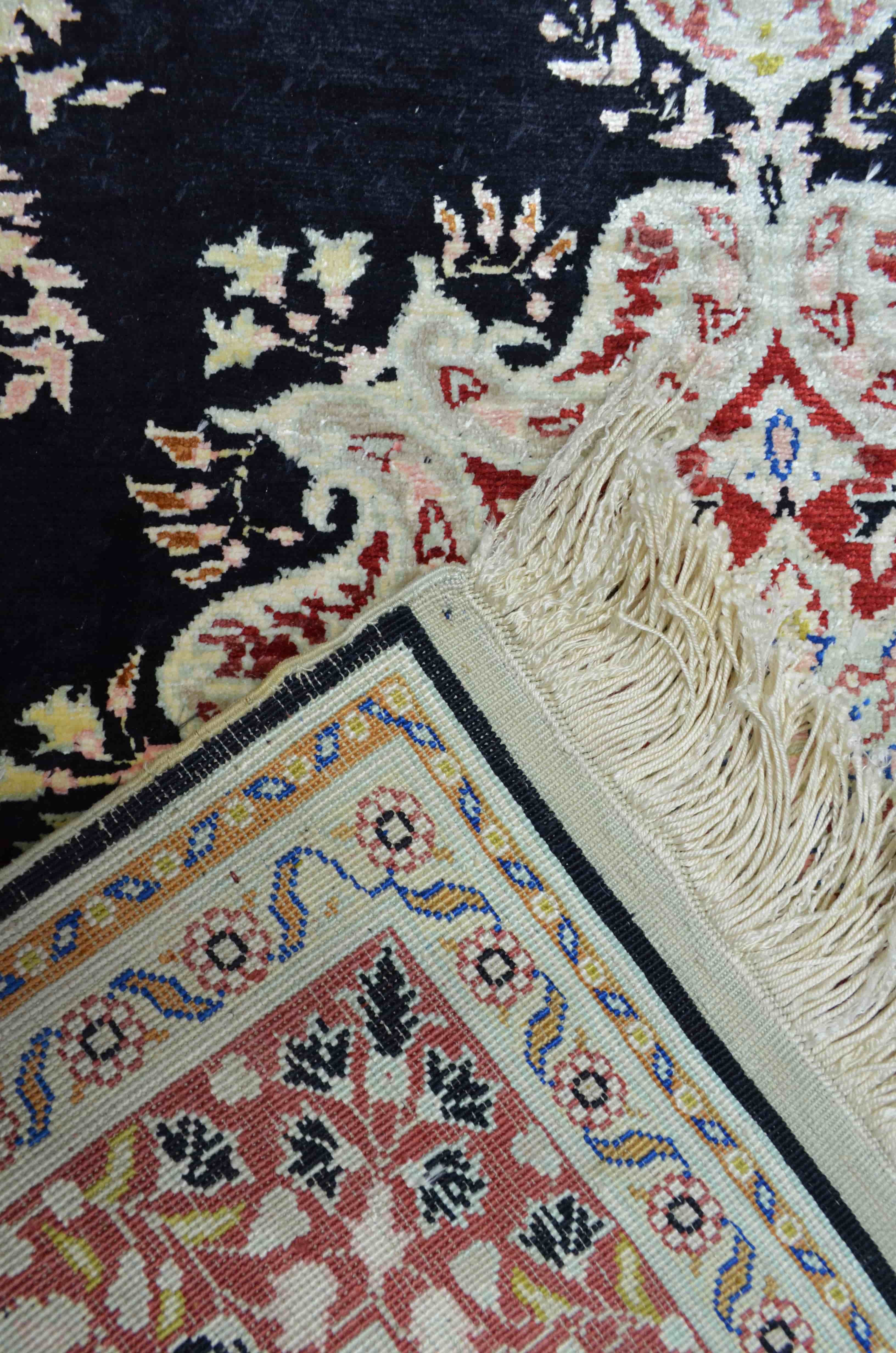 Saf İpekten El Dokuma Madalyonlu Model Kayseri Halısı 80x116 cm (0.93 m²)