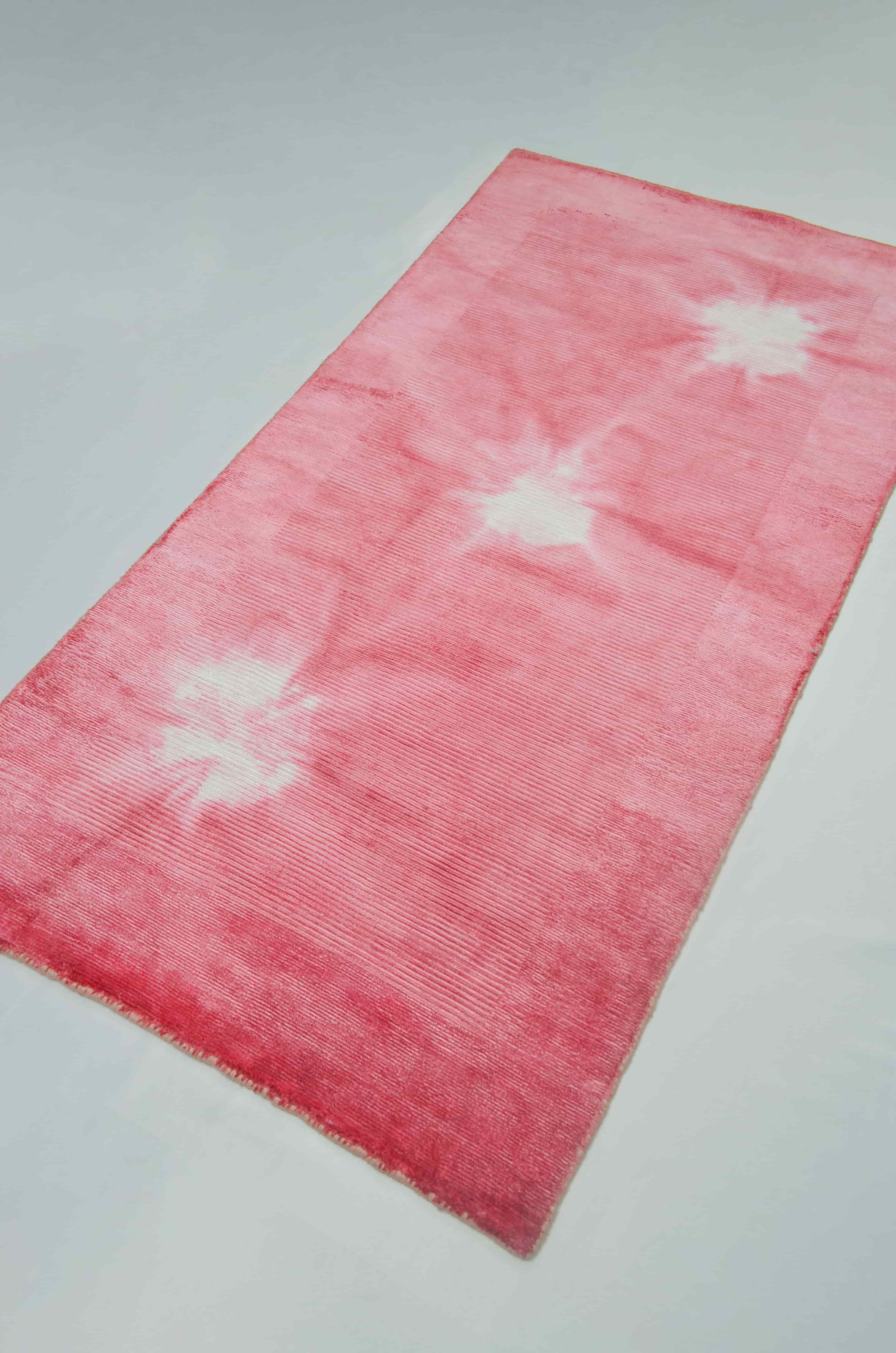 Nüans Pembe Renk Ebruli Desenli Parlak Tuşeli El Dokuma Halı 80x150 cm (1.2 m²)