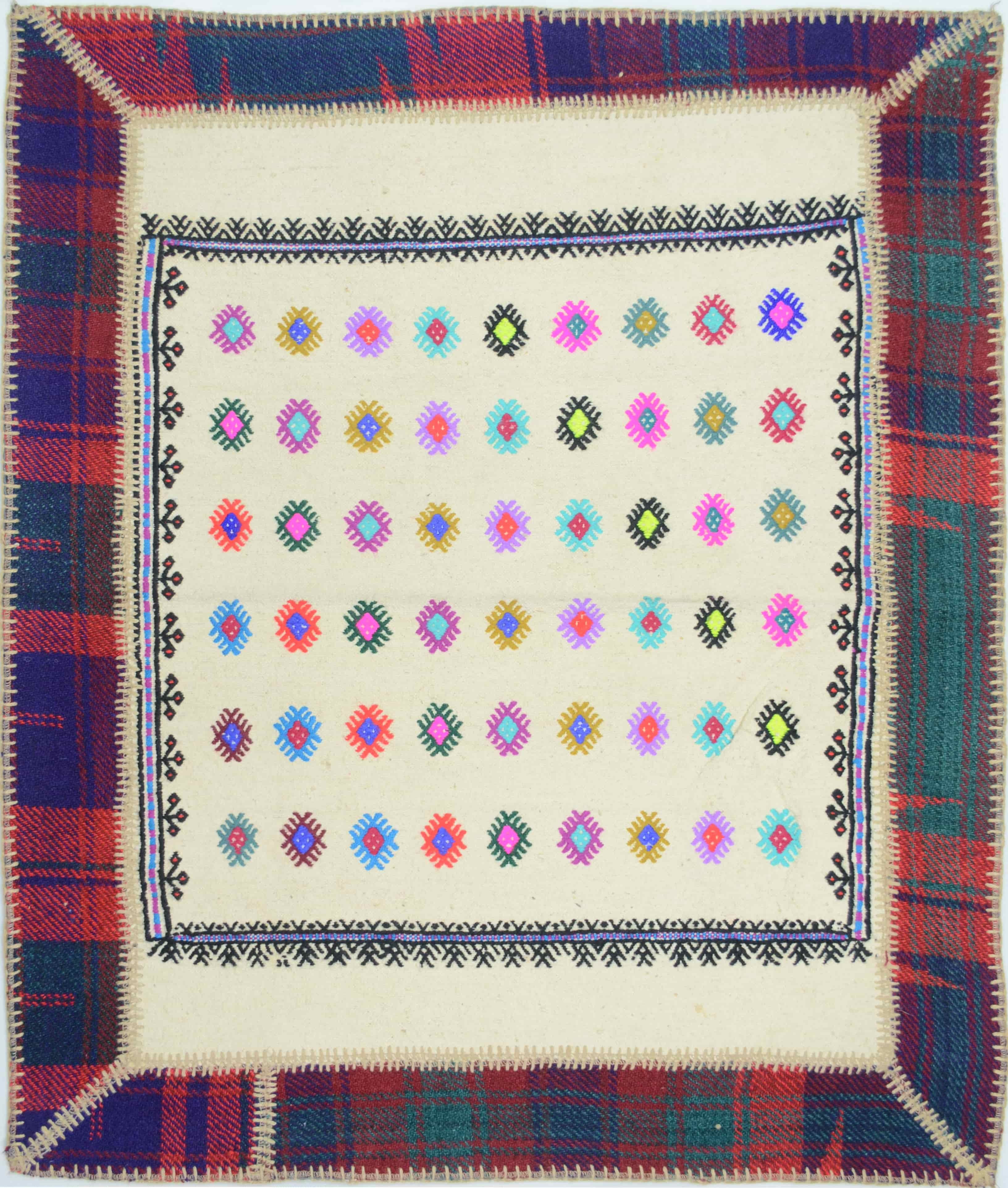 Patchwork El Dokuma Ekose Desenli ve Beyaz Renk Yün Kilim 85x105 cm (0.89 m²)