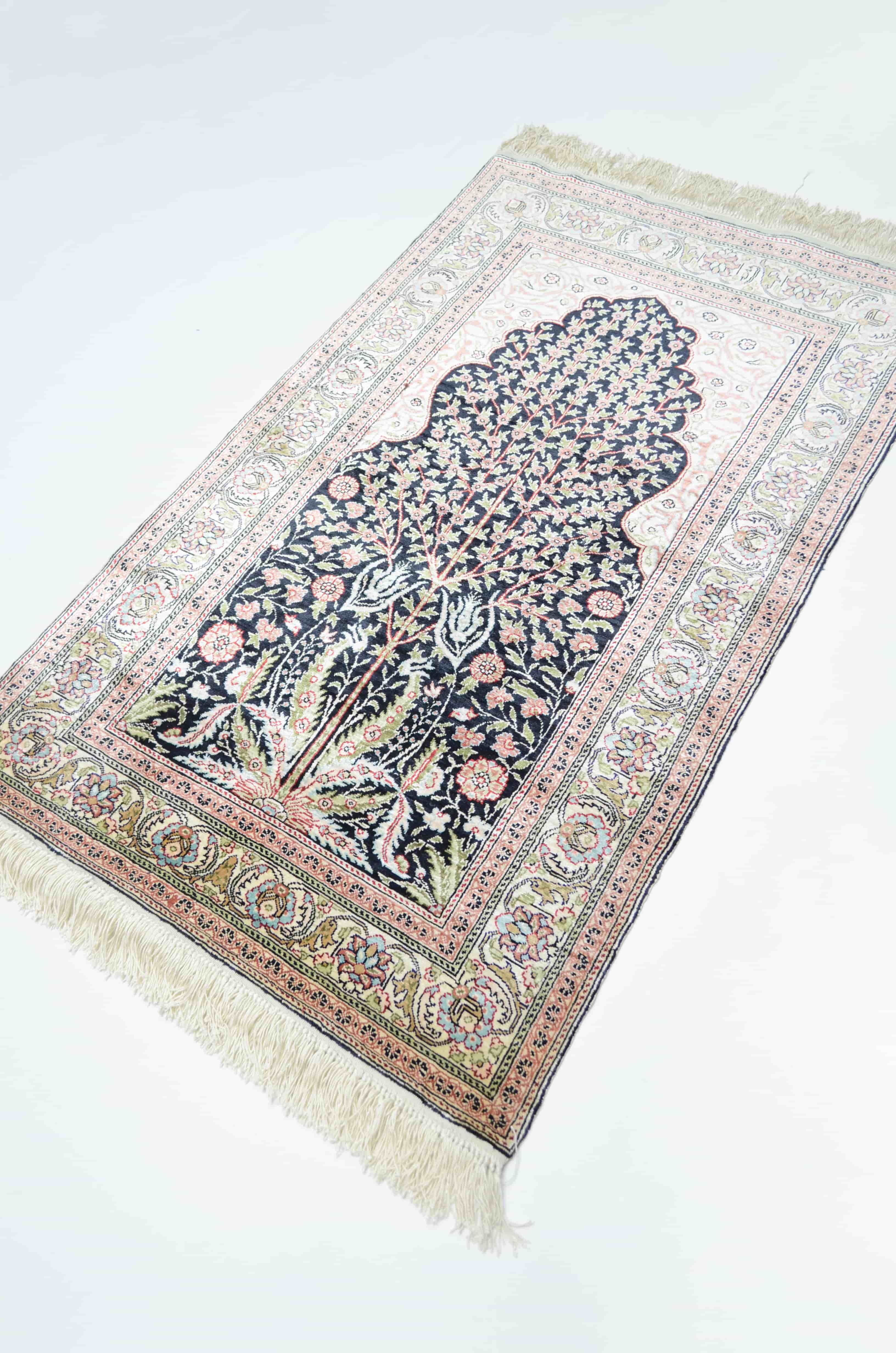 Saf İpekten El Dokuma Mihraplı Namazlık Kayseri Halısı 74x125 cm (0.92 m²)
