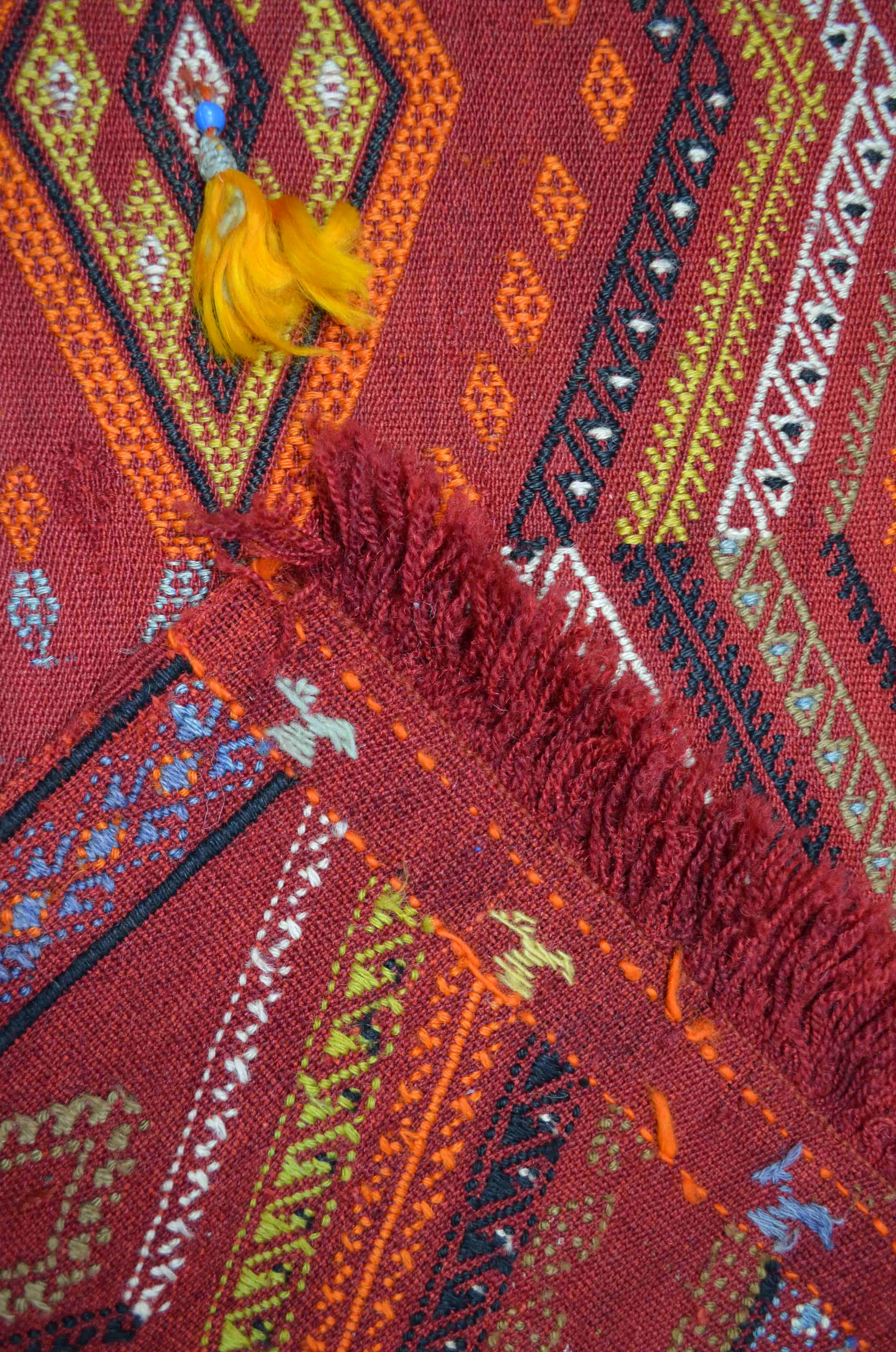 El Dokuma Boncuklu Kırmızı Renk Sivas Cicim Kilim 113x143 cm (1.62 m²)