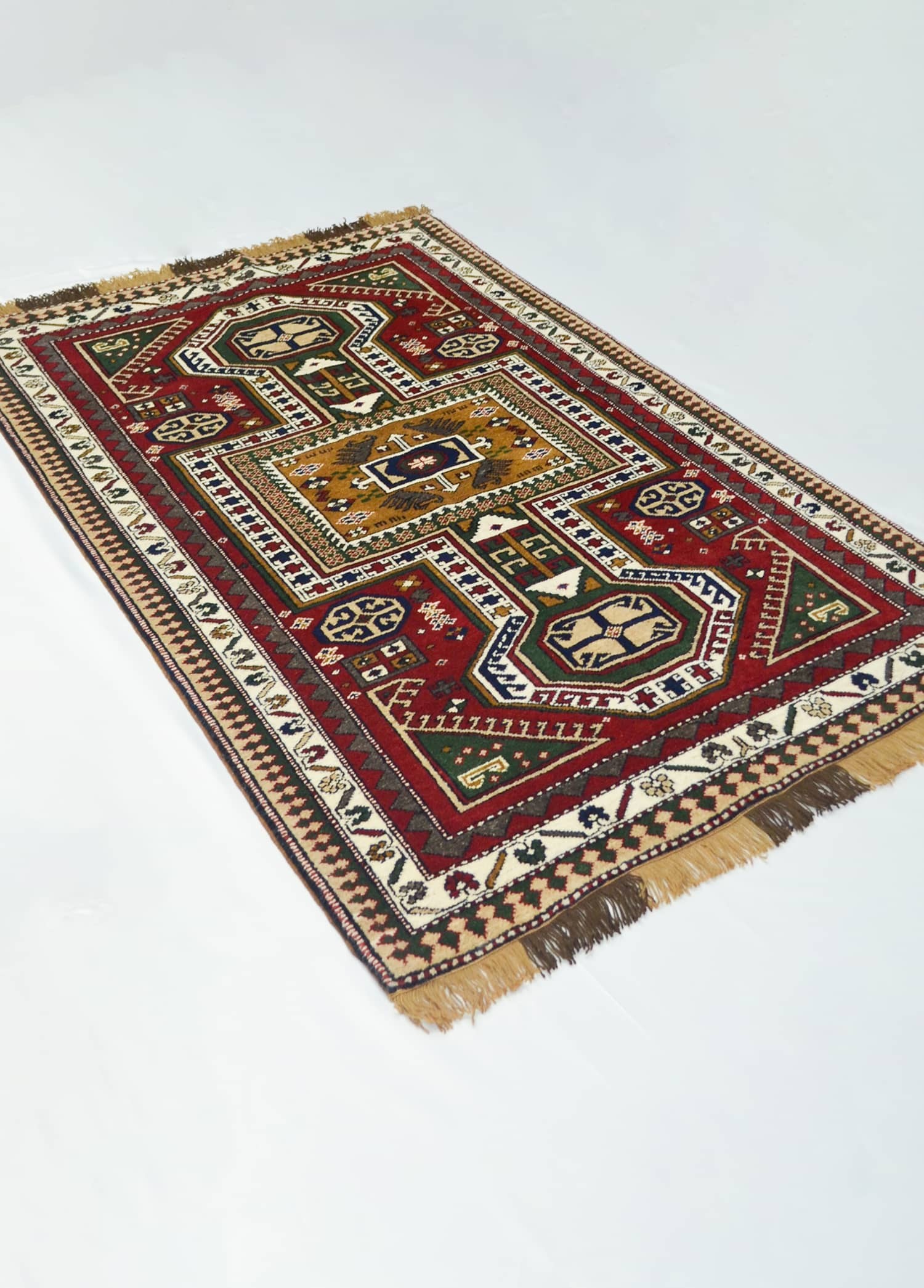 El Dokuma Gelenksel Kars Halısı 123x186 cm (2.29 m²)