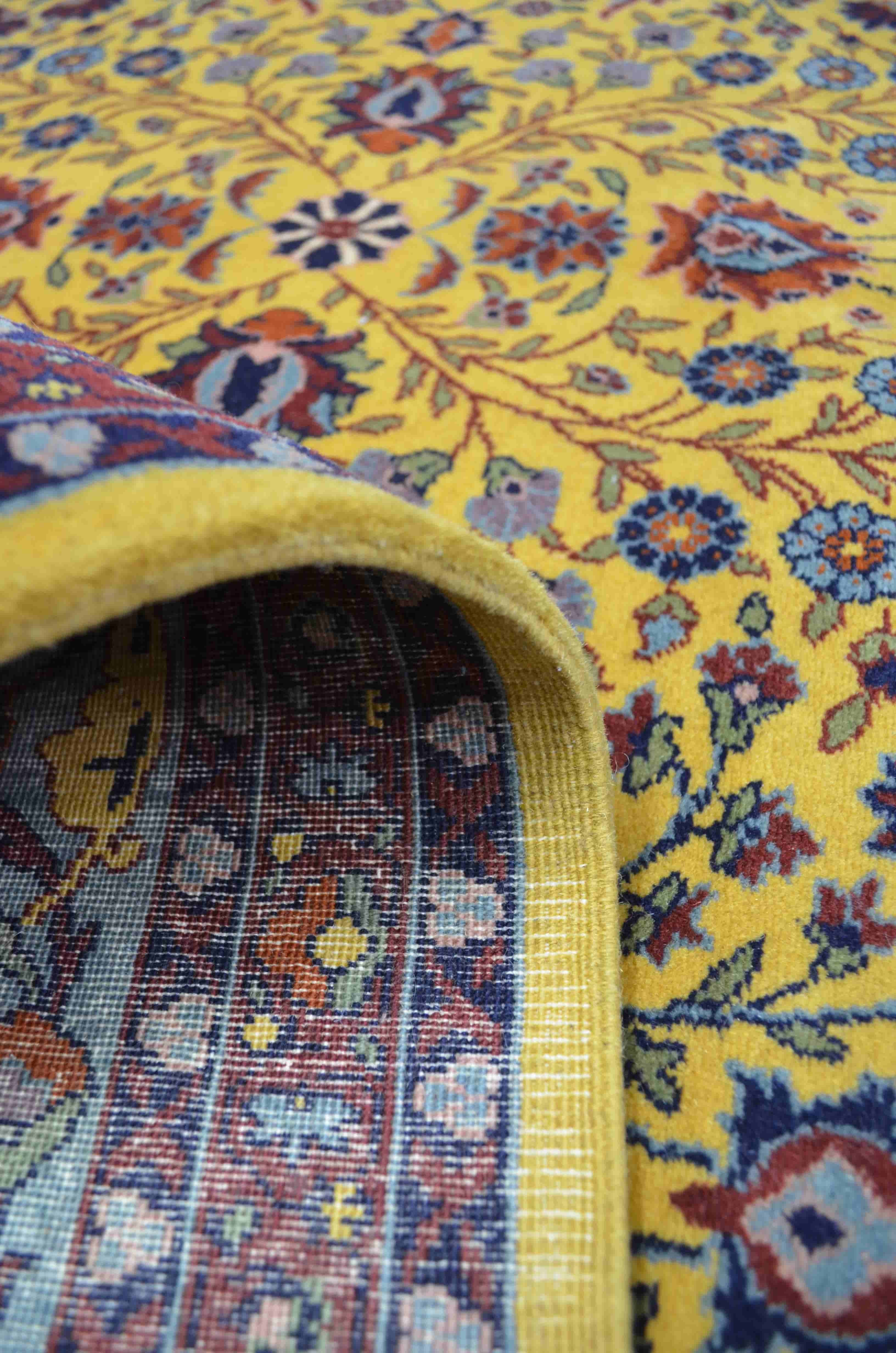 Yedi Dağın Çiçeği Desenli Sarı Renk Geleneksel El Dokuma Hereke Halısı 151x202 cm (3.05 m²)