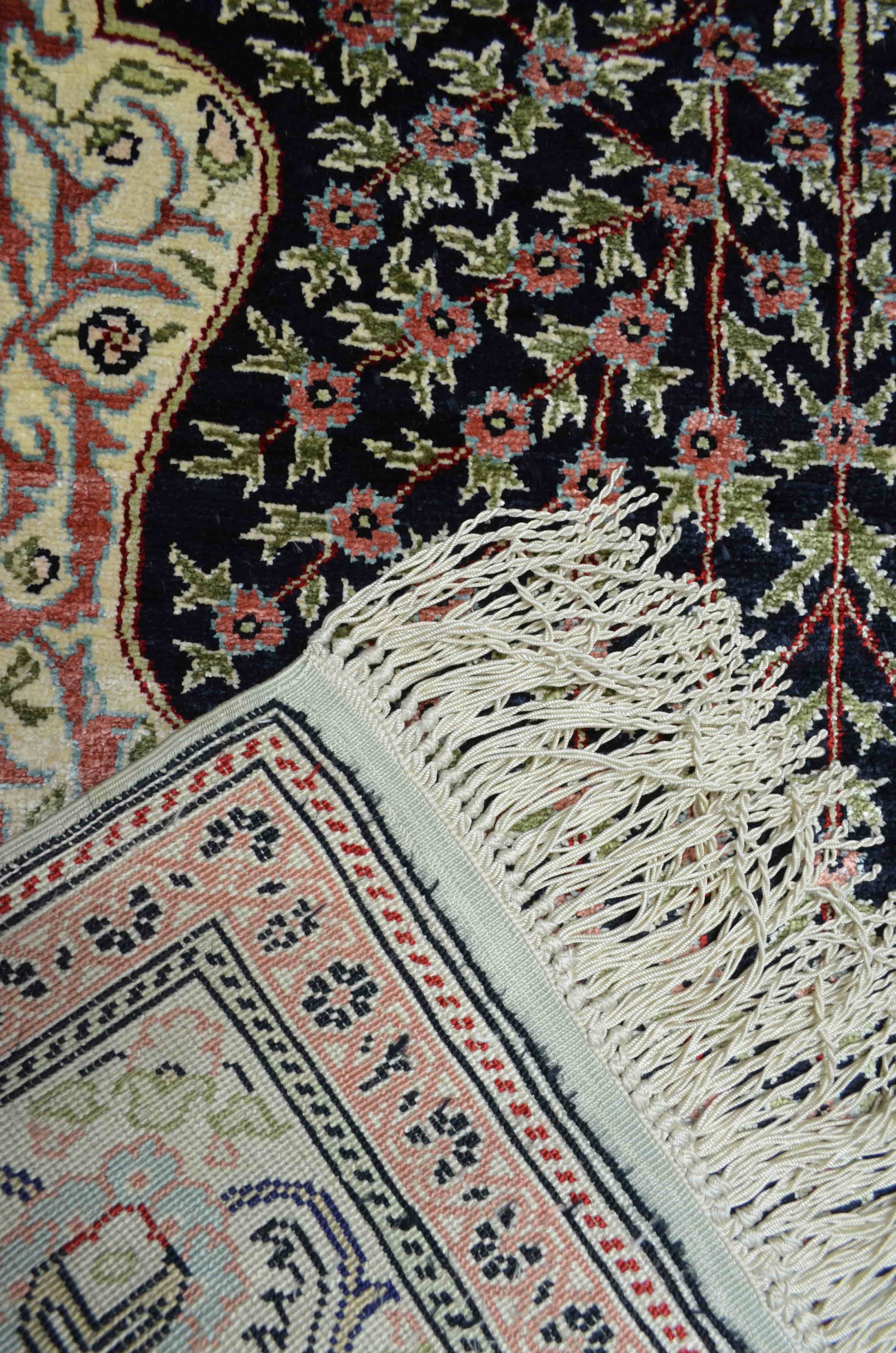 Saf İpekten El Dokuma Mihraplı Namazlık Kayseri Halısı 74x125 cm (0.92 m²)