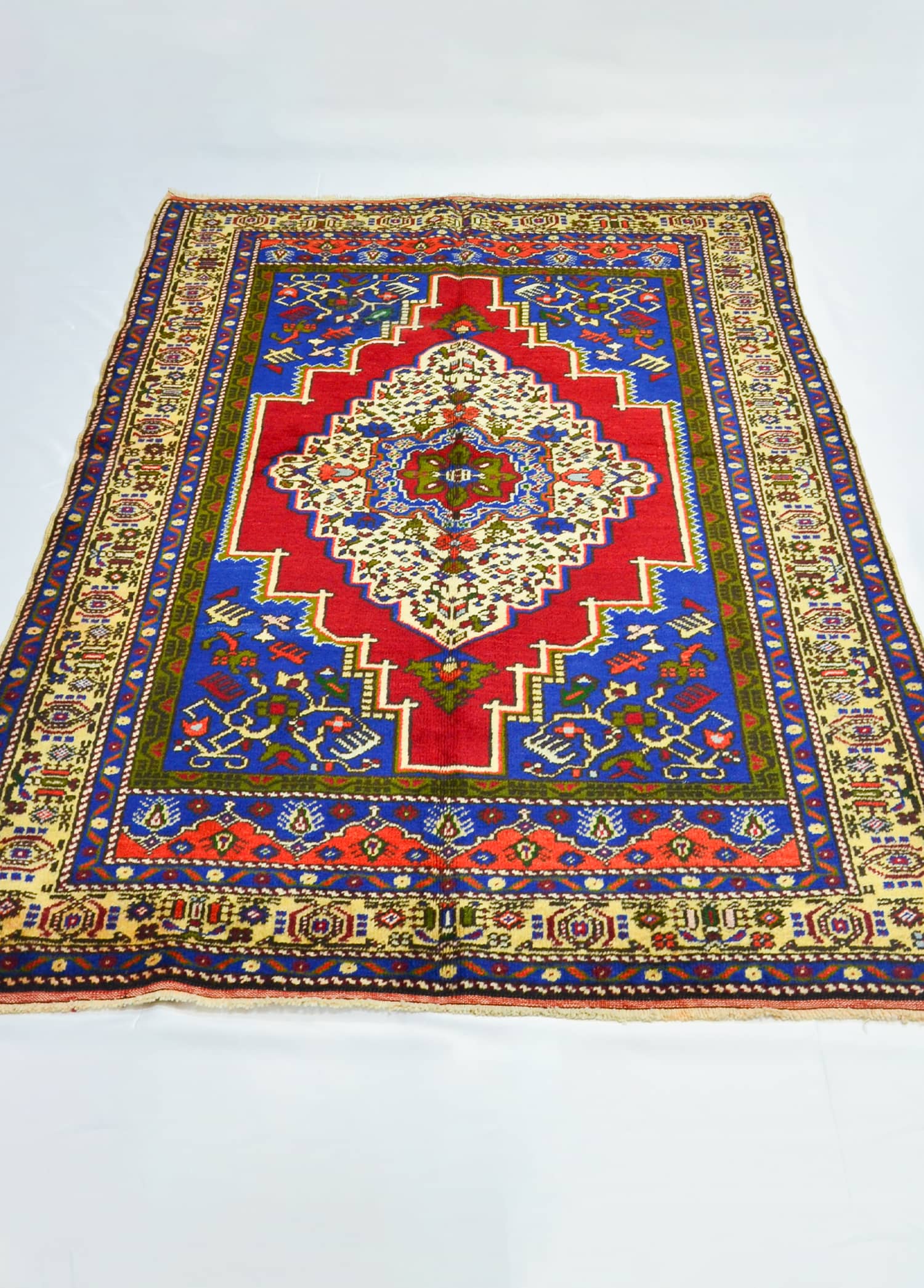 Taşpınar El Dokuma Madalyonlu Halı 126x201 cm (2.53 m²)