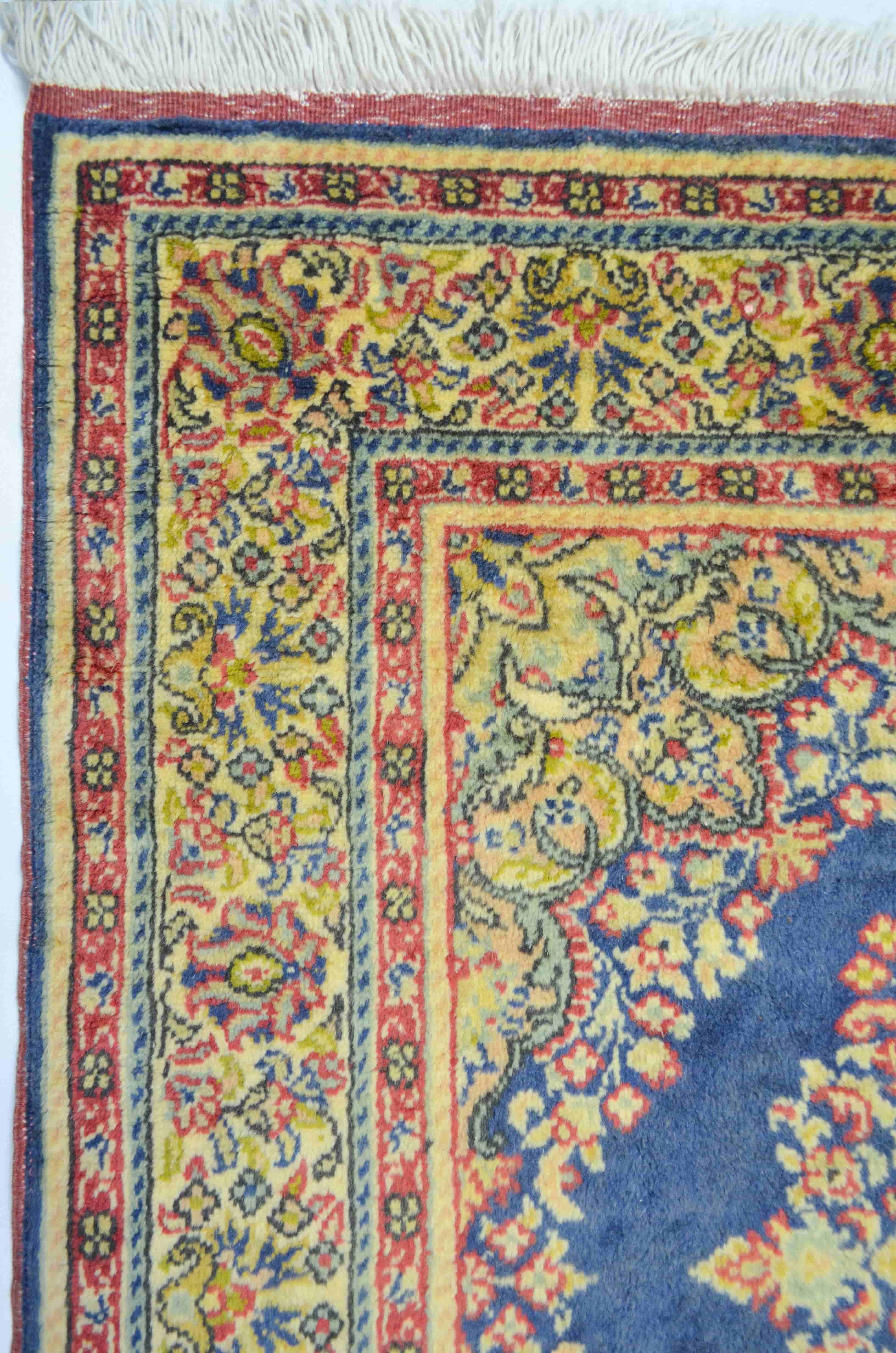 El Dokuma Lacivert ve Altın Renk Kayseri Bürüngüz Halısı 108x117 cm (1.26 m²)