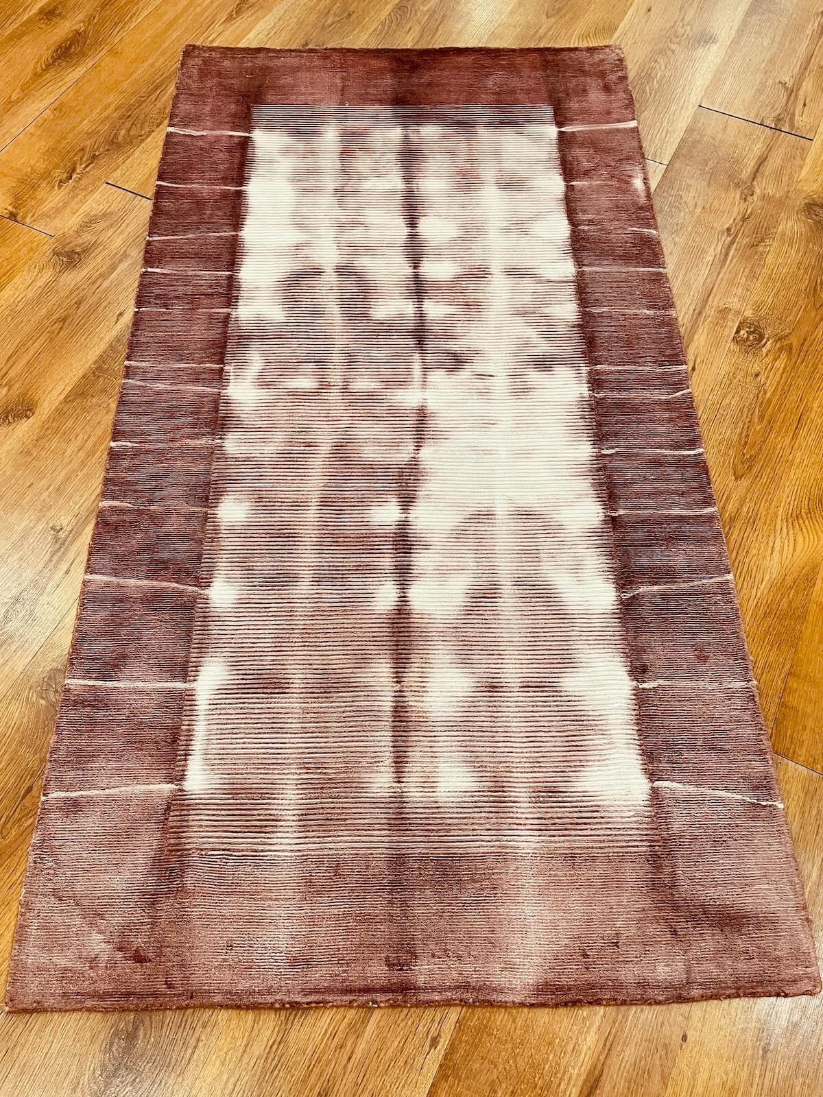 Nüans Gül Kurusu Rengi Ebruli Desenli Parlak Tuşeli El Dokuma Halı 80x150 cm (1.2 m²)