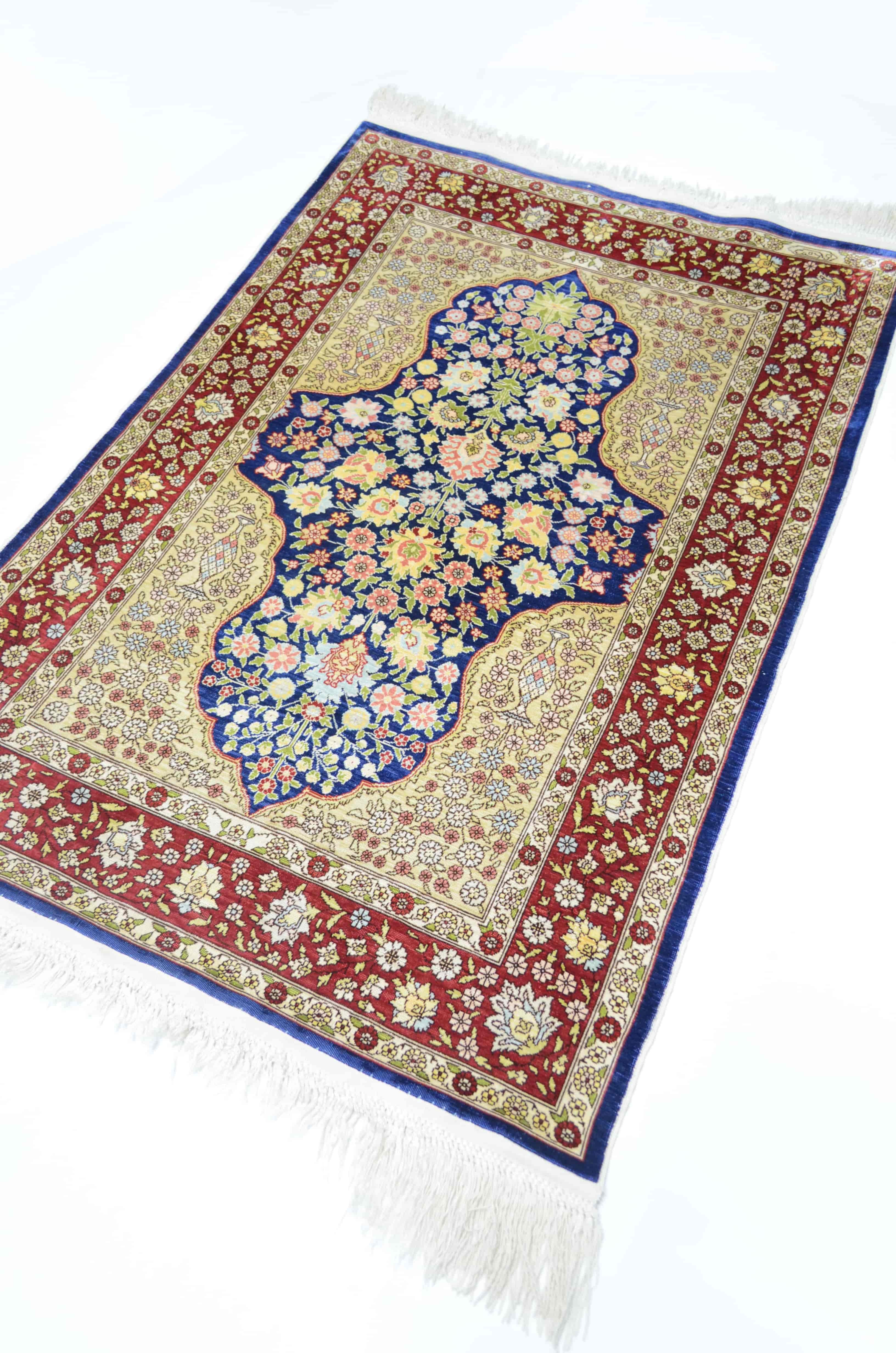 Saf İpekten El Dokuma Çeşmi Bülbül Desenli Hereke Halısı 85x124 cm (1.05 m²)
