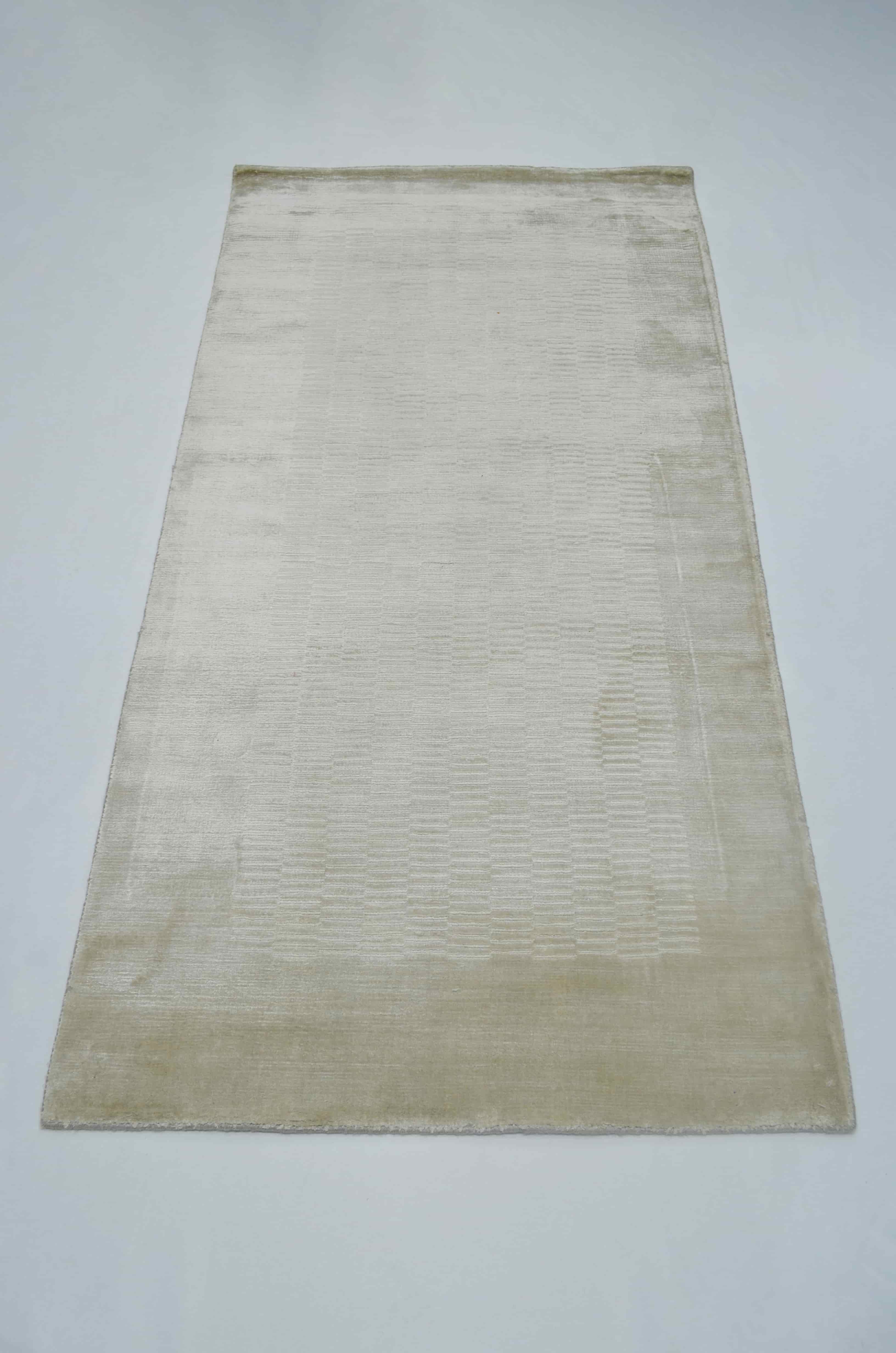 Nüans Gümüş Renk İpek Görünümlü Viskoz Modern El Dokuma Halı 80x150 cm (1.2 m²)