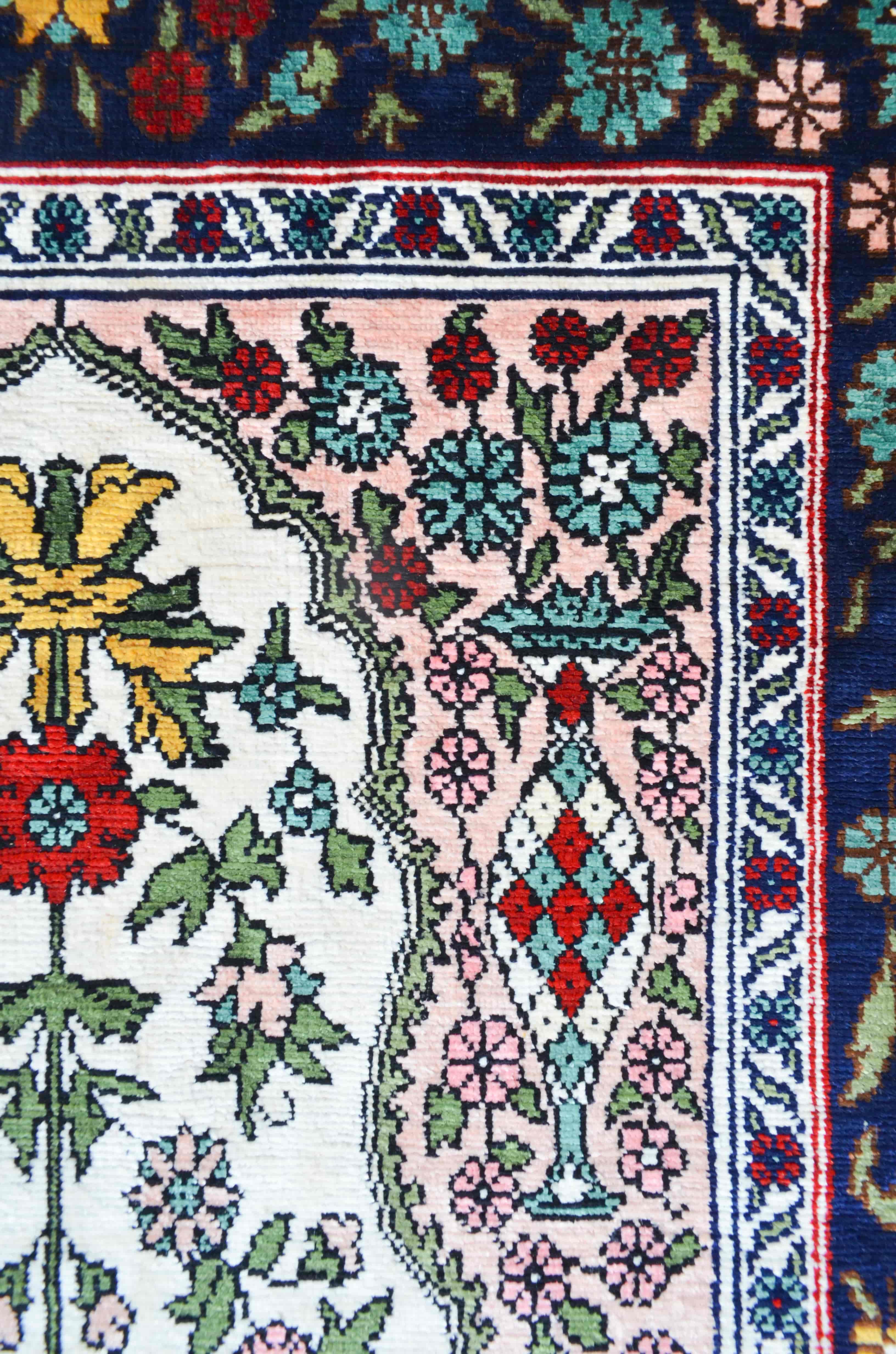 Çeşmi Bülbül Desenli Saf İpek El Dokuma Duvar Halısı (45x78 cm)