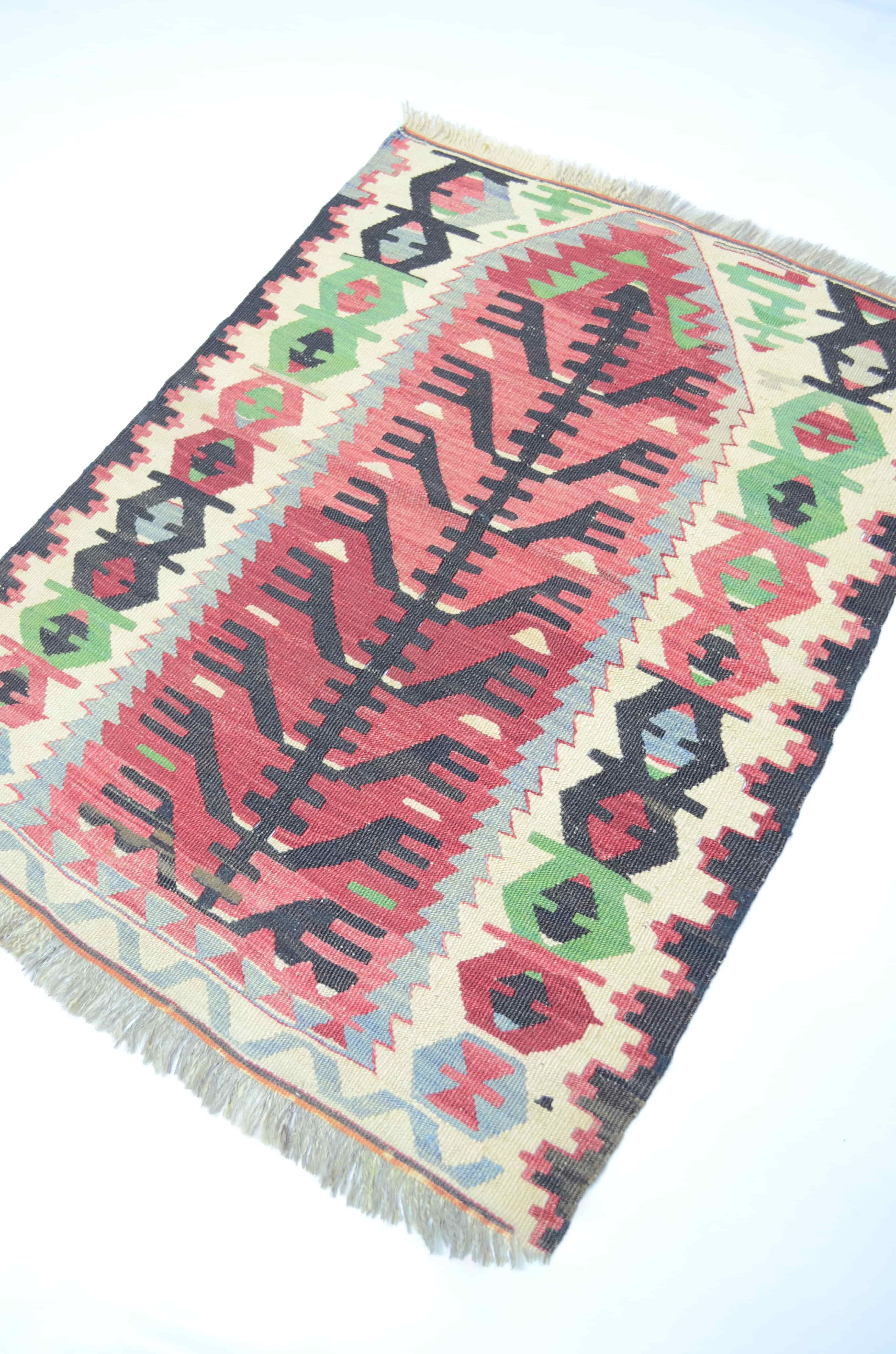 Uşak El Dokuma Hayat Ağacı Desenli Kırmızı ve Yeşil Renk Yün Kilim 71x93 cm (0,66 m²)