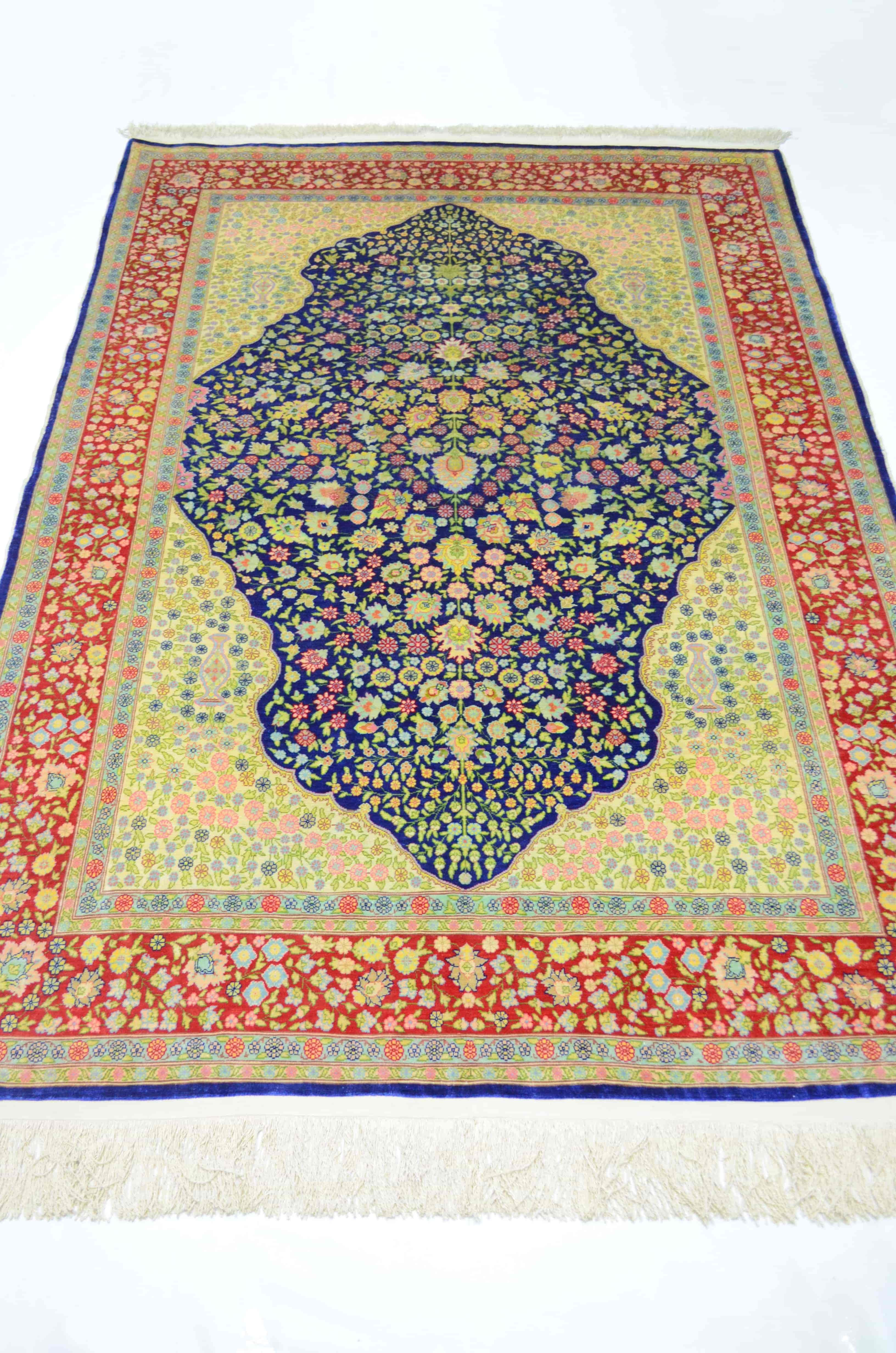 Saf İpekten El Dokuma Çeşmi Bülbül Desenli Hereke Halısı 108x164 cm (1.77 m²)