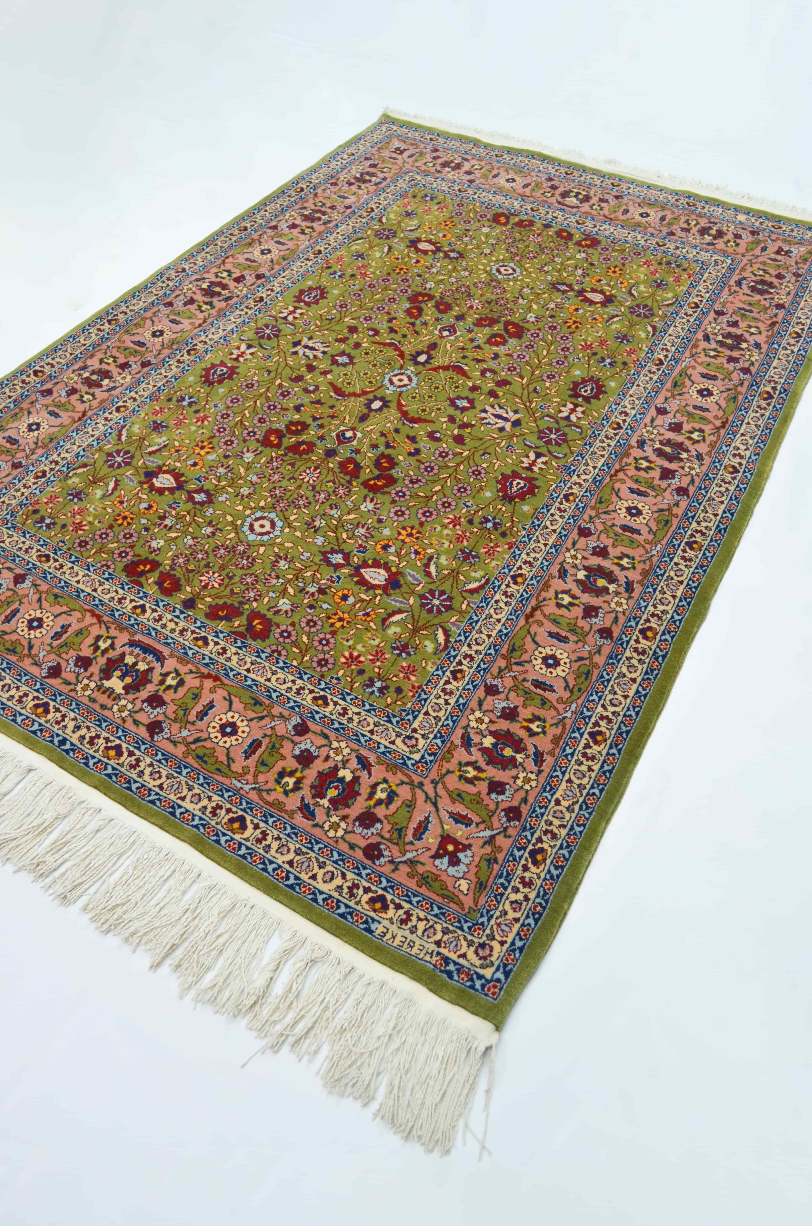 Yedi Dağın Çiçeği Desenli Pembe ve Yeşil Renk El Dokuma Hereke Halısı 138x204 cm (2.82 m²)