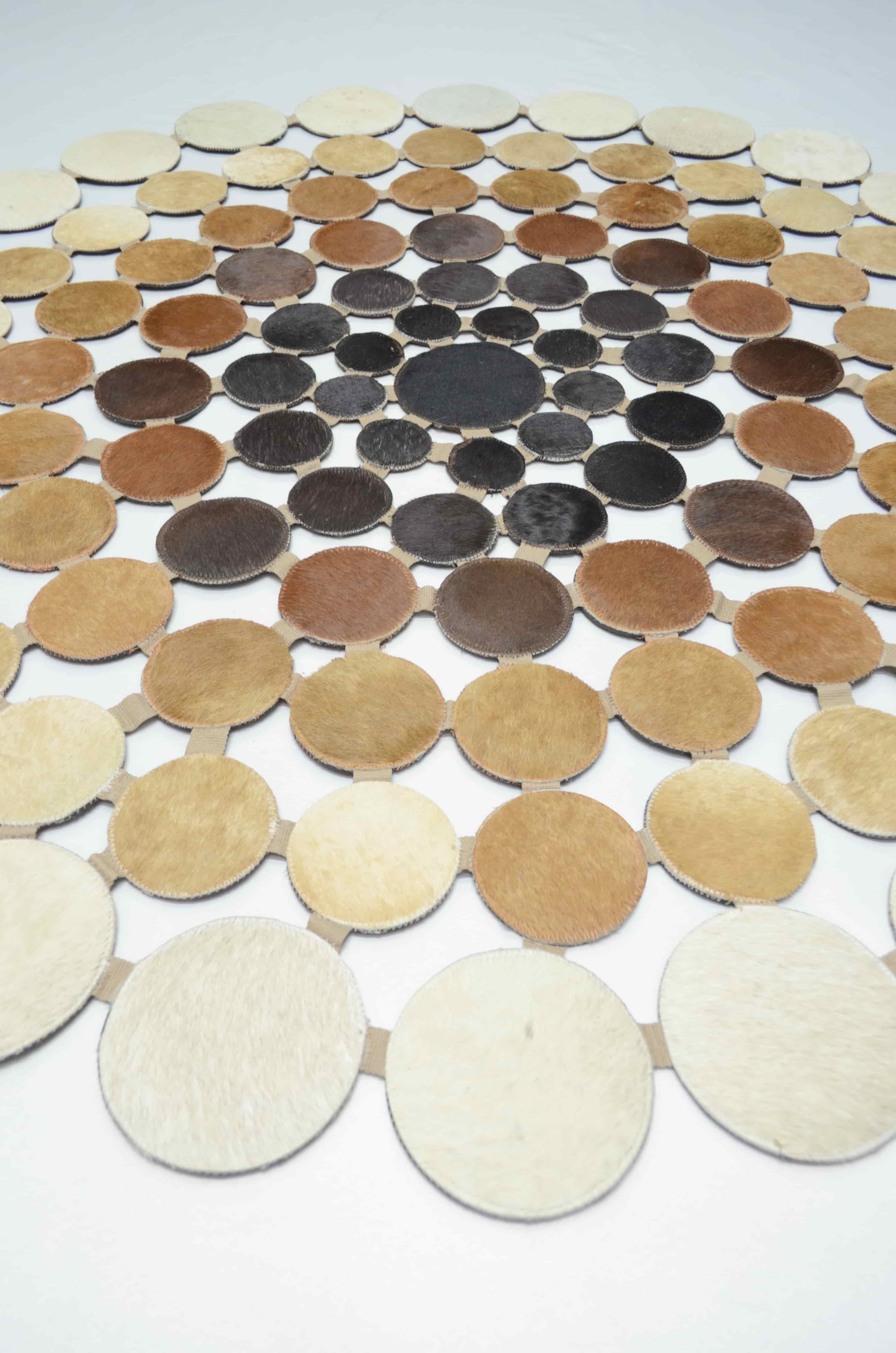 Krem ve Kahverengi Ombre Geçişli Yuvarlak Deri Patchwork Halı 150x150 cm (2,25 m²)