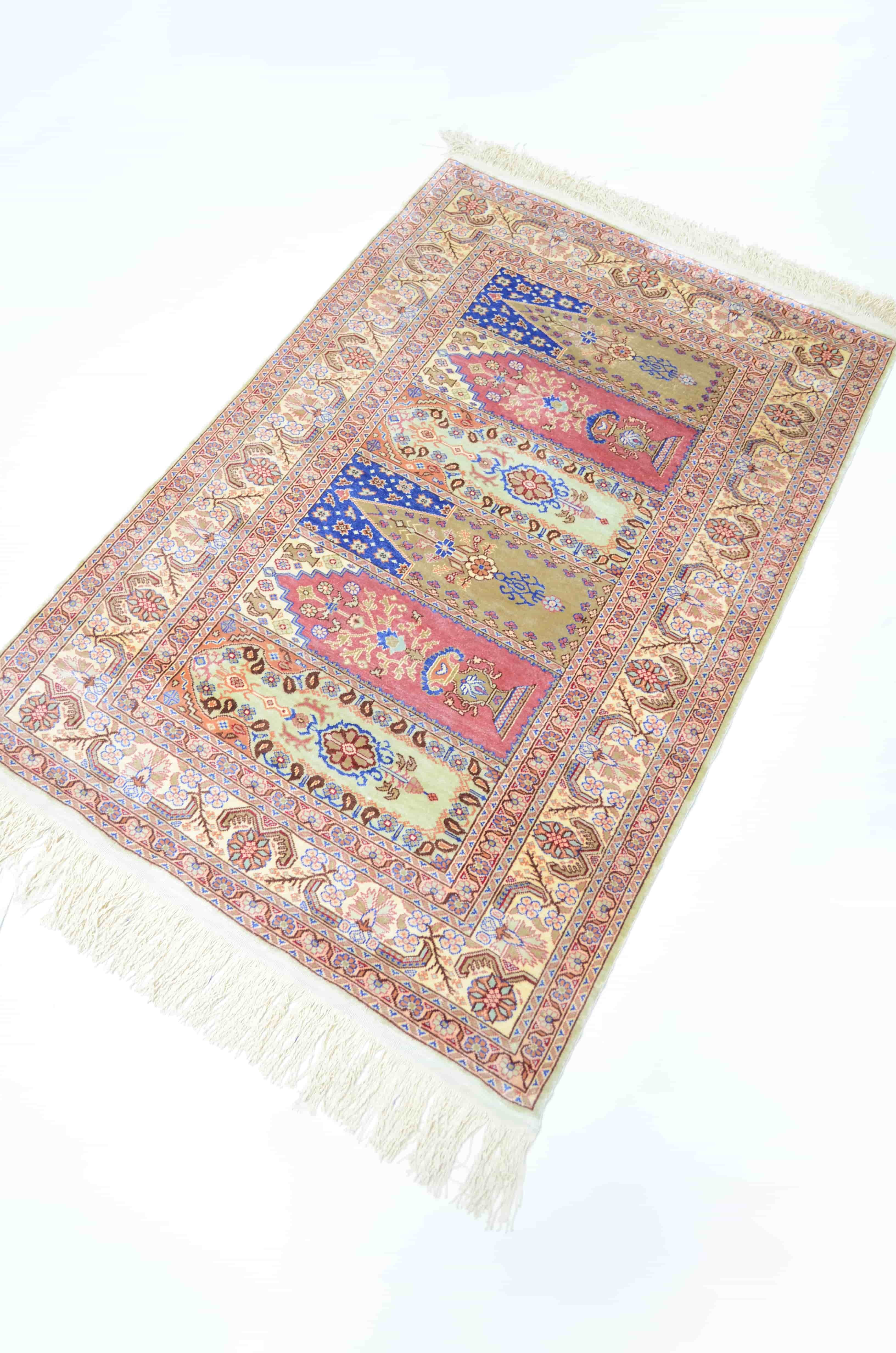 Saf İpekten El Dokuma Mihraplı Aile Namazlığı Kayseri Halısı 72x109 cm (0.79 m²)