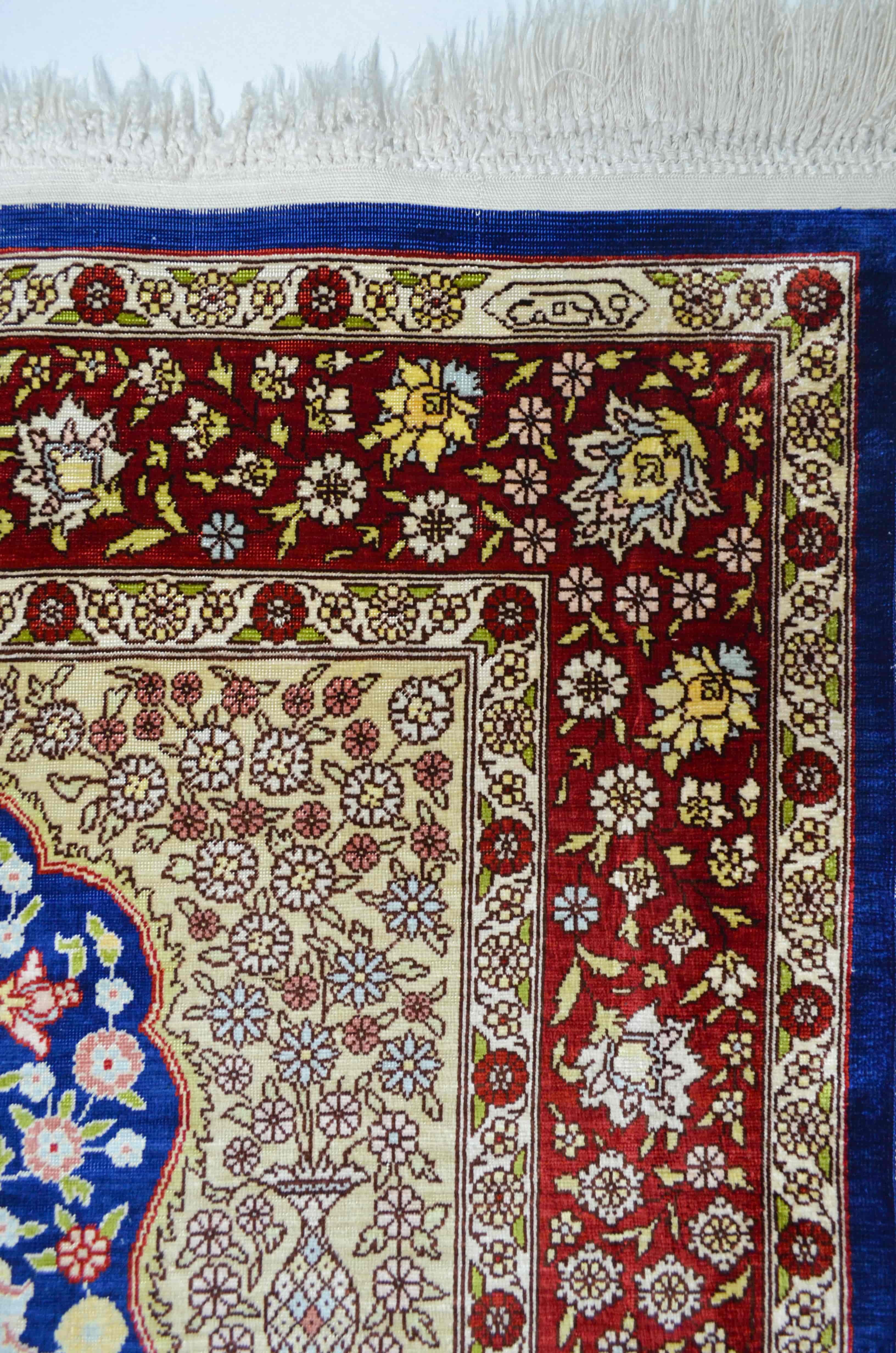 Saf İpekten El Dokuma Çeşmi Bülbül Desenli Hereke Halısı 85x124 cm (1.05 m²)
