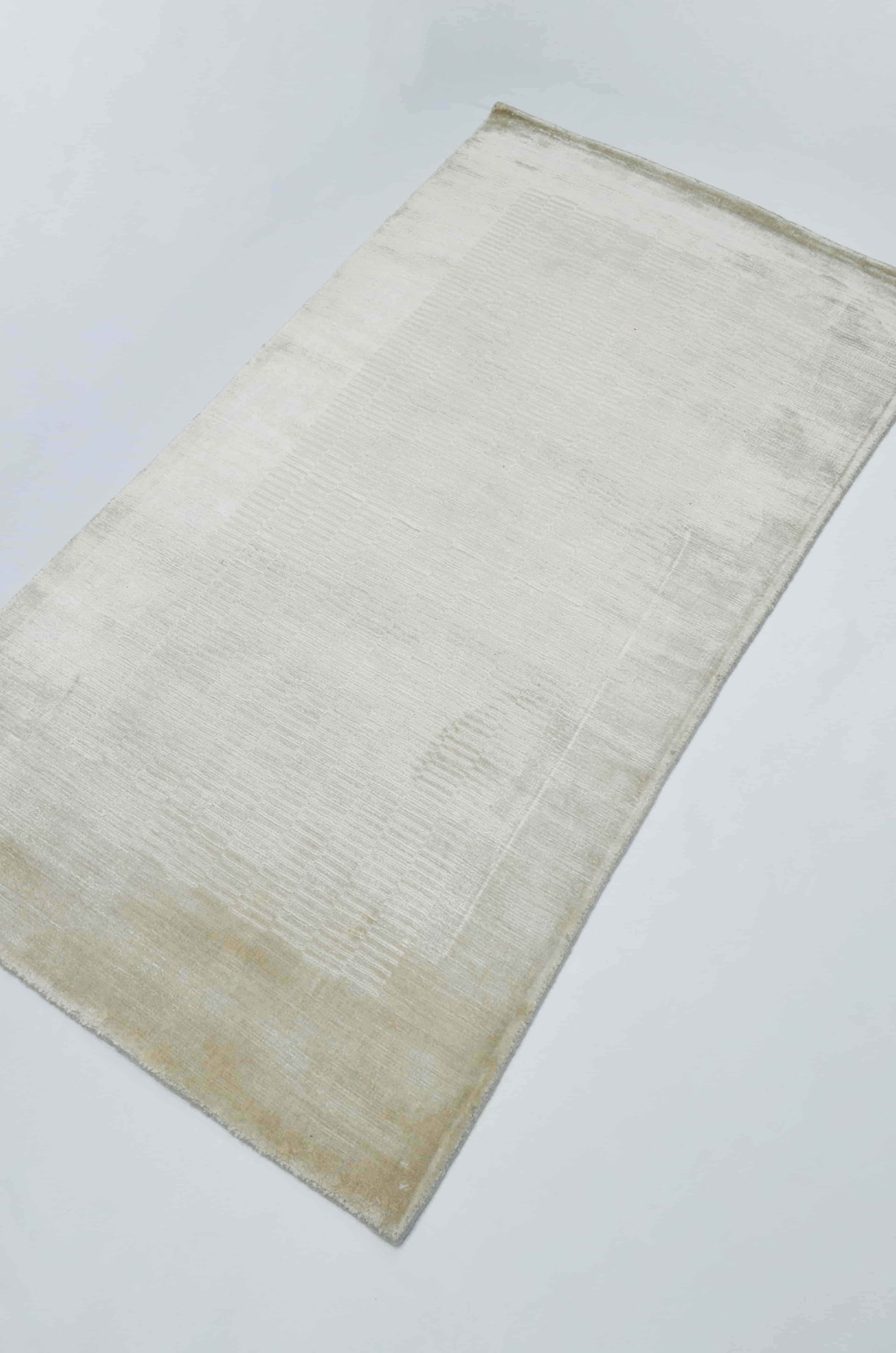 Nüans Gümüş Renk İpek Görünümlü Viskoz Modern El Dokuma Halı 80x150 cm (1.2 m²)