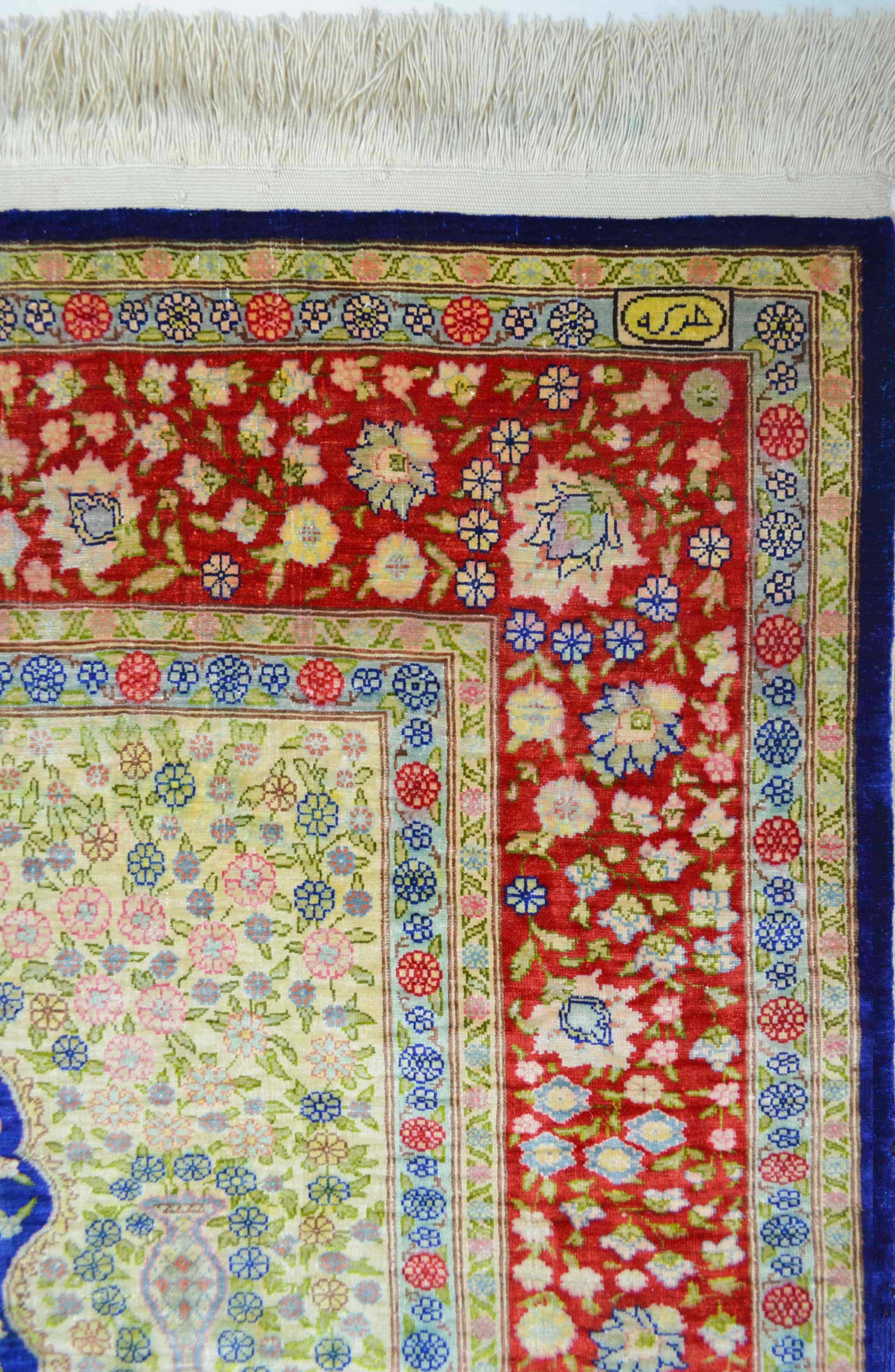 Saf İpekten El Dokuma Çeşmi Bülbül Desenli Hereke Halısı 108x164 cm (1.77 m²)