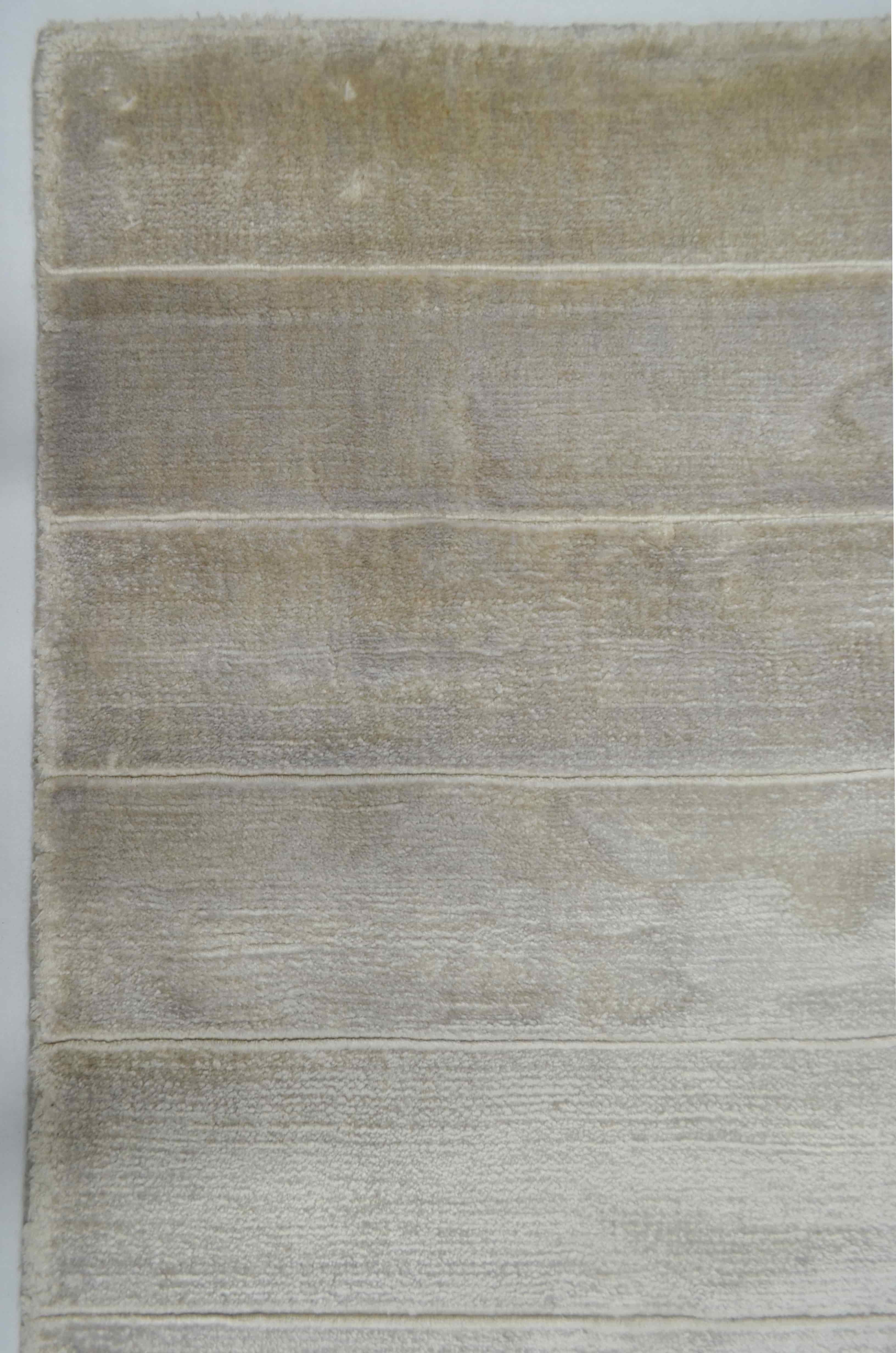 Nüans Gümüş Renk İpek Görünümlü Viskoz Modern El Dokuma Halı 80x150 cm (1.2 m²)