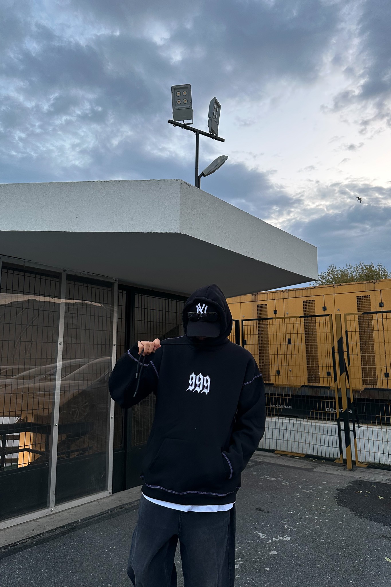 999 Eye Baskılı Siyah Sweatshirt