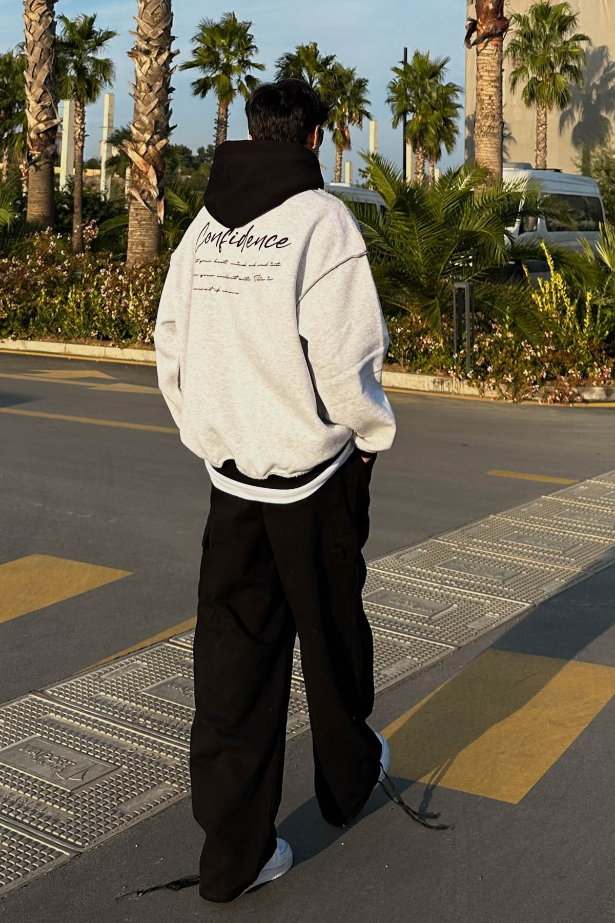 Confidence Baskılı Ters Dikiş Gri Oversize Sweatshirt