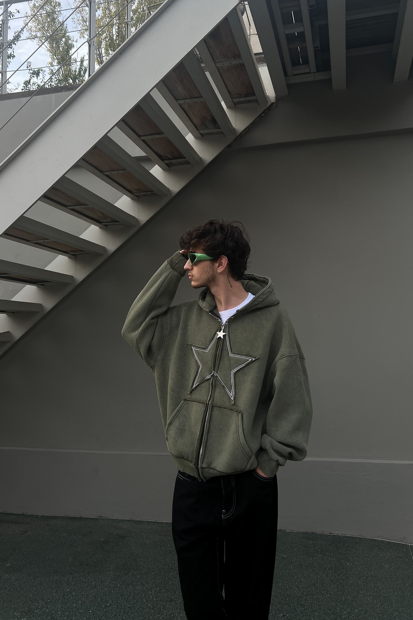 Yıldız Nakışlı Yıkamalı Yeşil Sweatshirt