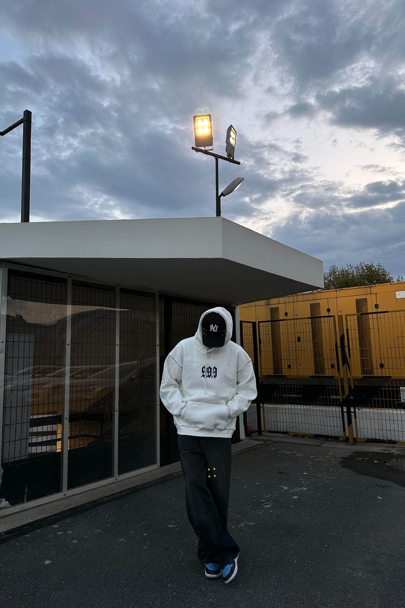 999 Eye Baskılı Beyaz Sweatshirt