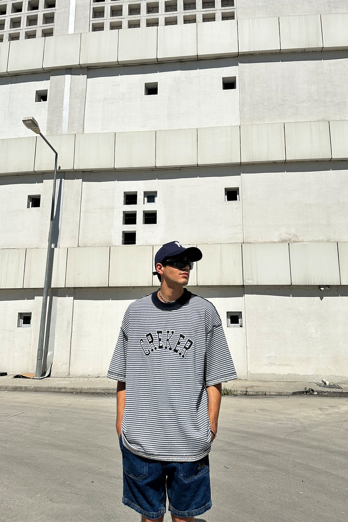 Dikiş Detay Creker Nakışlı Oversize Çizgili T-Shirt