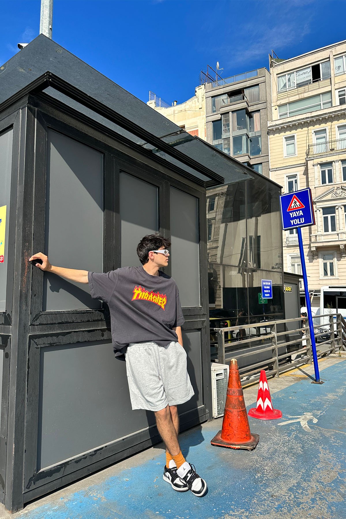 Trasher Baskılı Antrasit Tişört