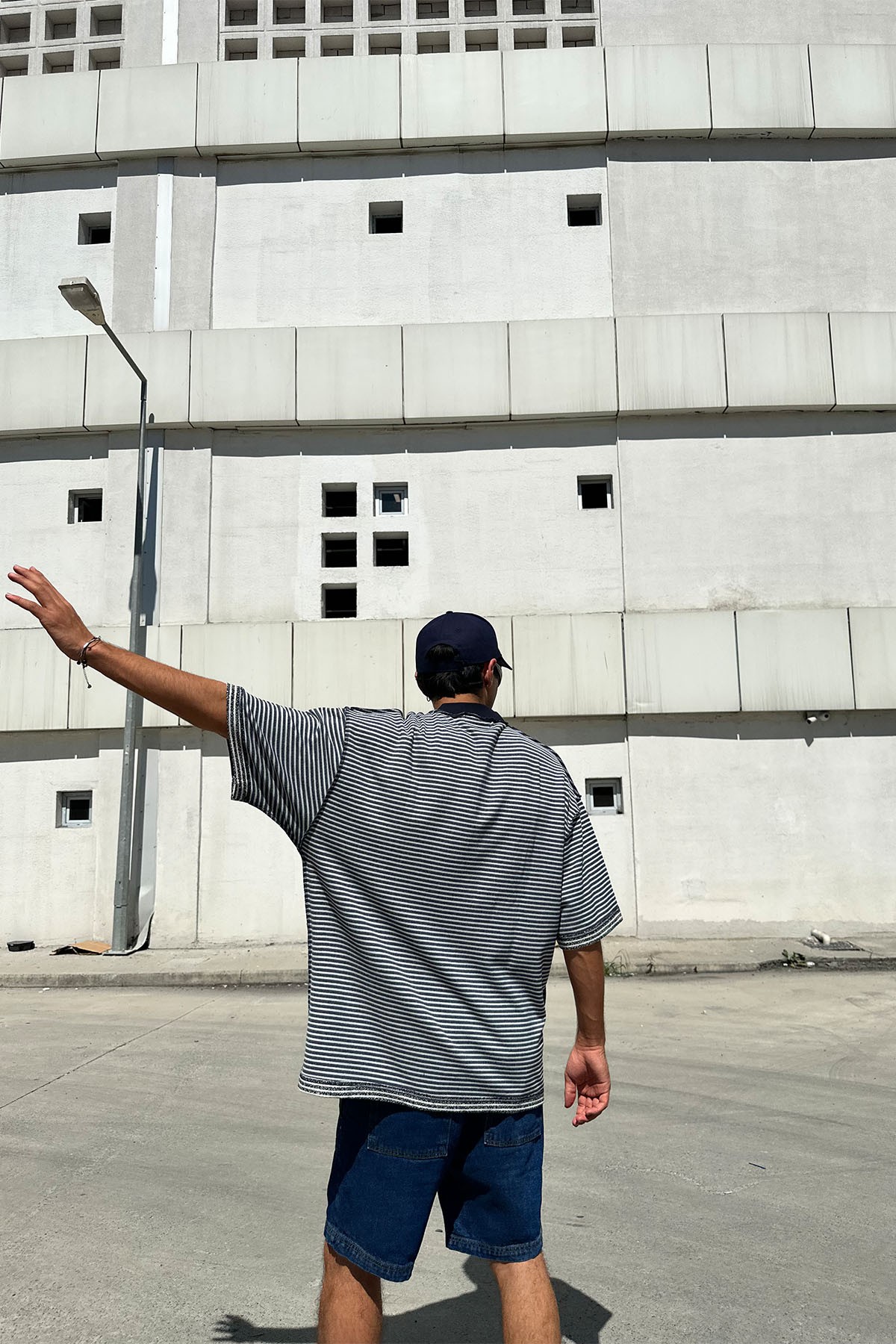 Dikiş Detay Creker Nakışlı Oversize Çizgili T-Shirt