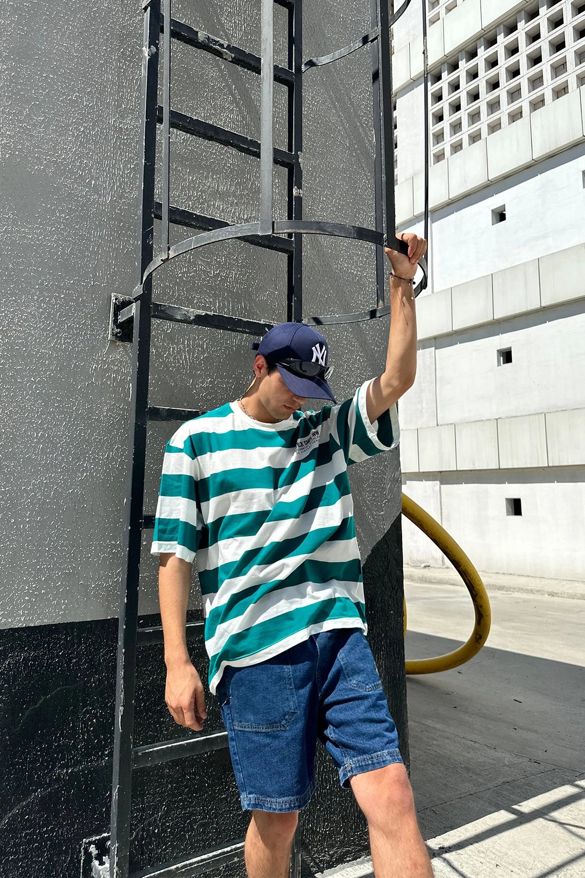 Beyaz Yeşil Çizgili Oversize T-Shirt